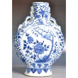 19TH CENTURY CHINESE BLUE AND WHITE PORCELAIN MOON FLASK