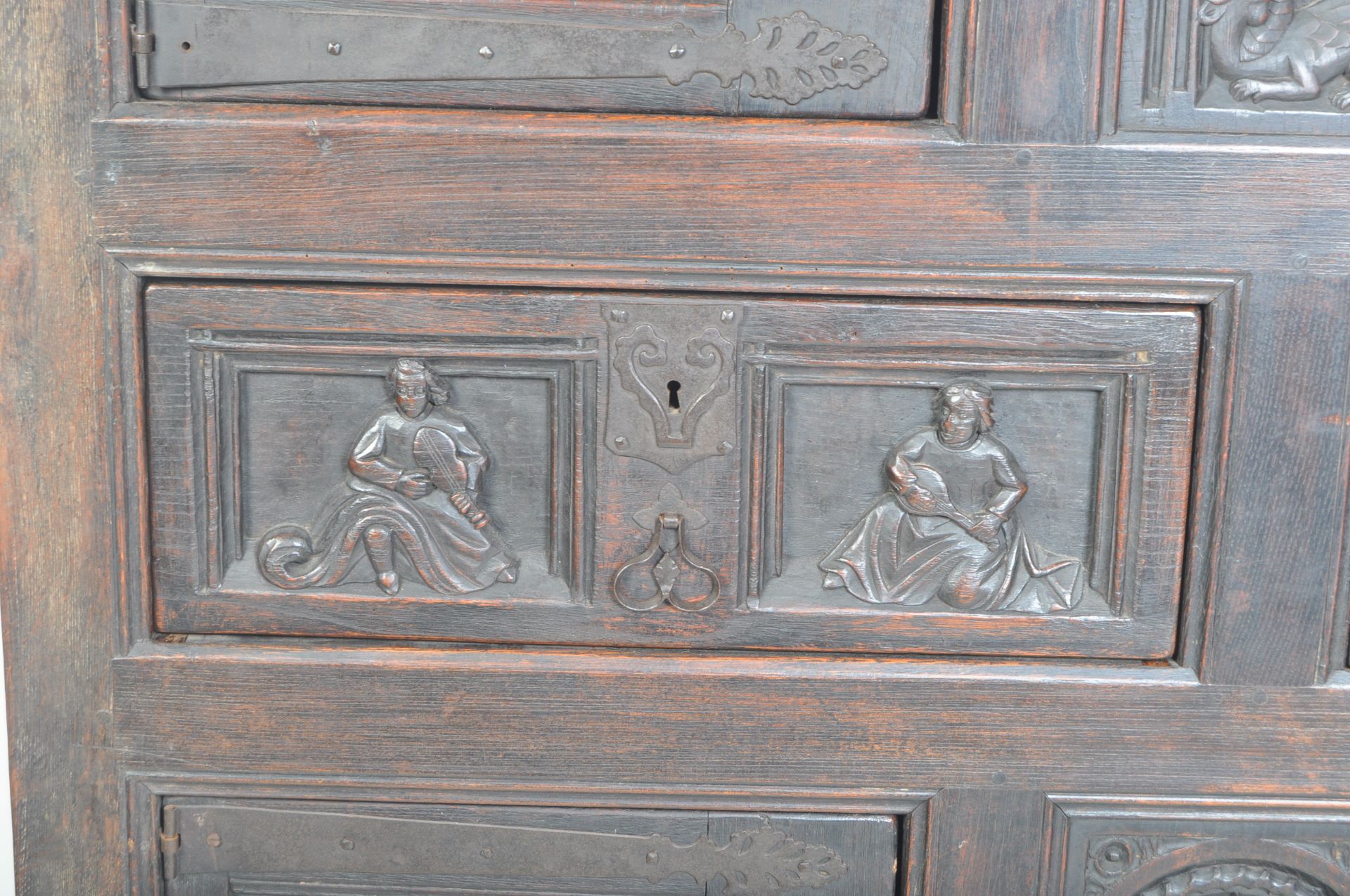 19TH CENTURY VICTORIAN HEAVILY CARVED OAK COURT CUPBOARD - Bild 8 aus 15