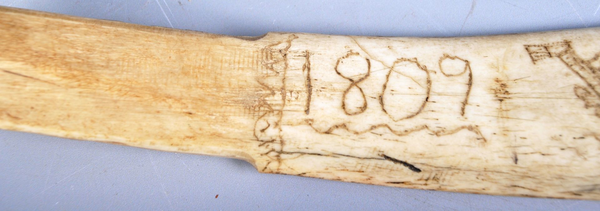EARLY 19TH CENTURY GEORGE III SCRIMSHAW PAPER KNIFE - Image 8 of 9