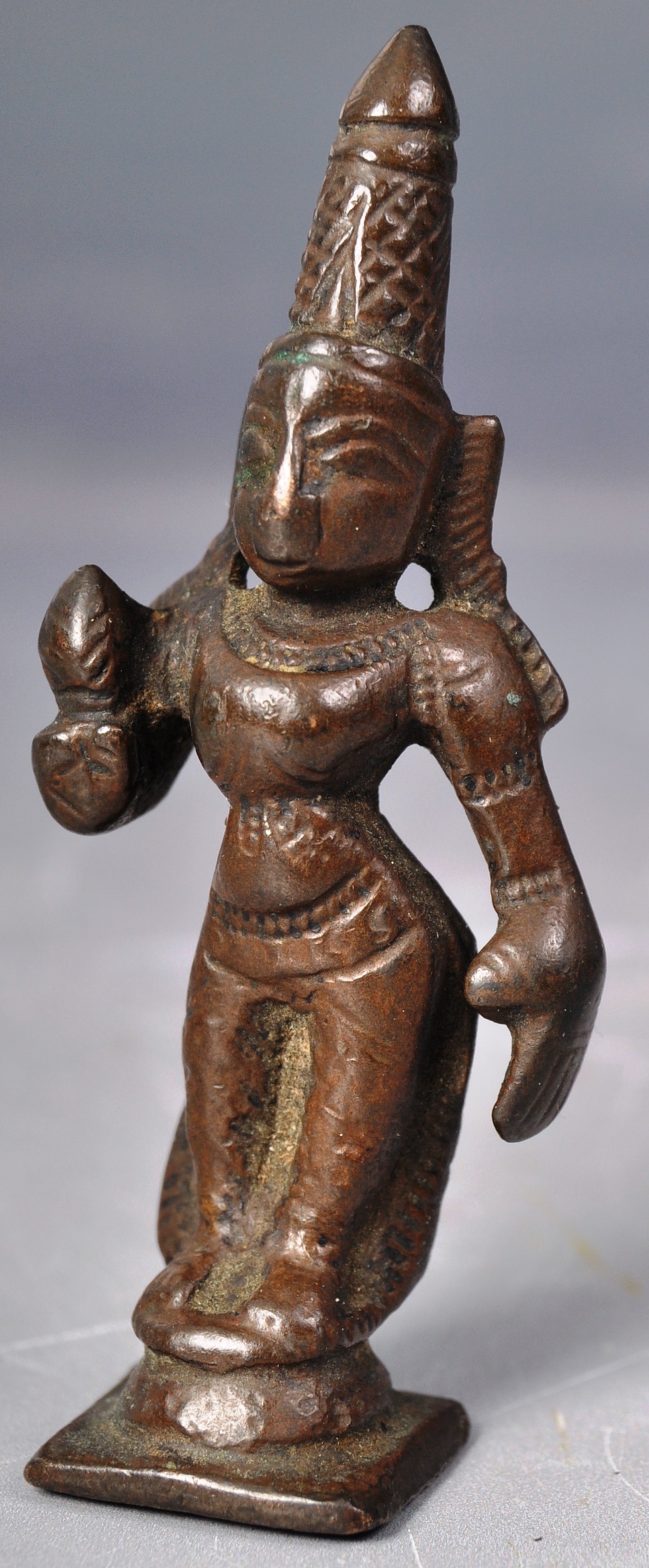 18TH CENTURY HINDU BRONZE FIGURINE OF PARVATI