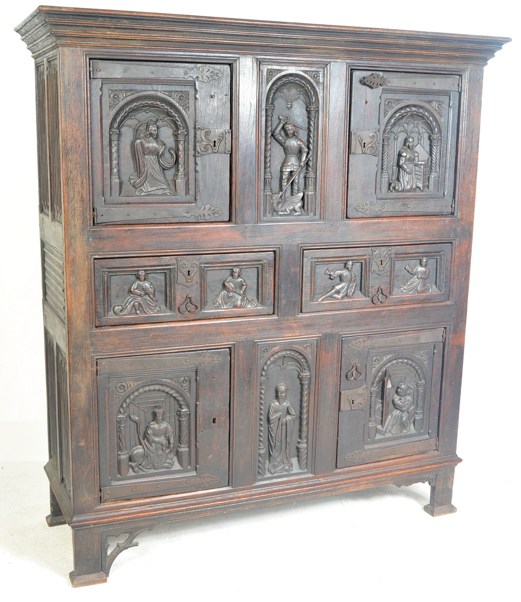 19TH CENTURY VICTORIAN HEAVILY CARVED OAK COURT CUPBOARD - Bild 2 aus 15