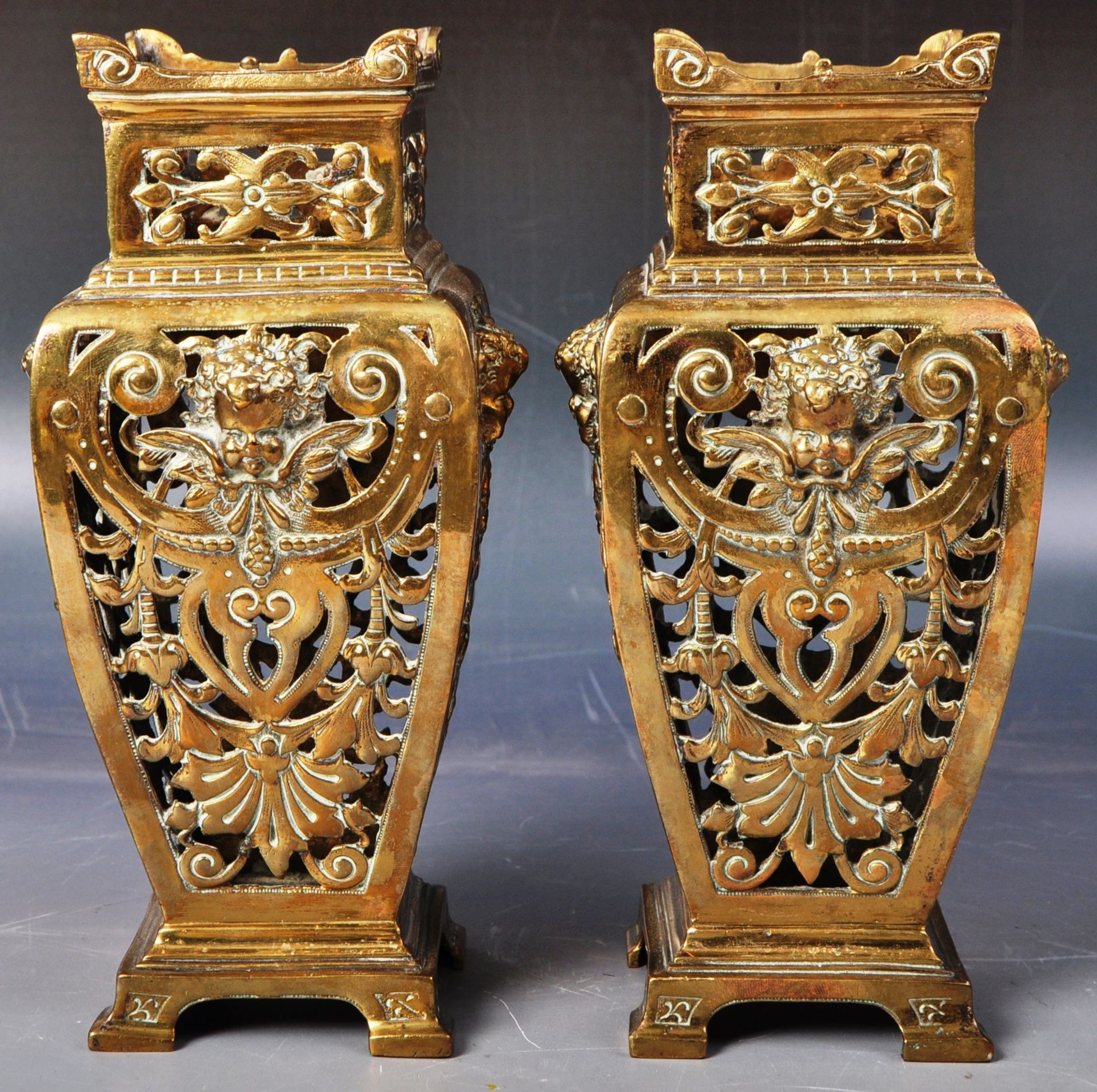 PAIR OF 19TH CENTURY VICTORIAN NEOCLASSICAL BRASS VASES - Image 5 of 6