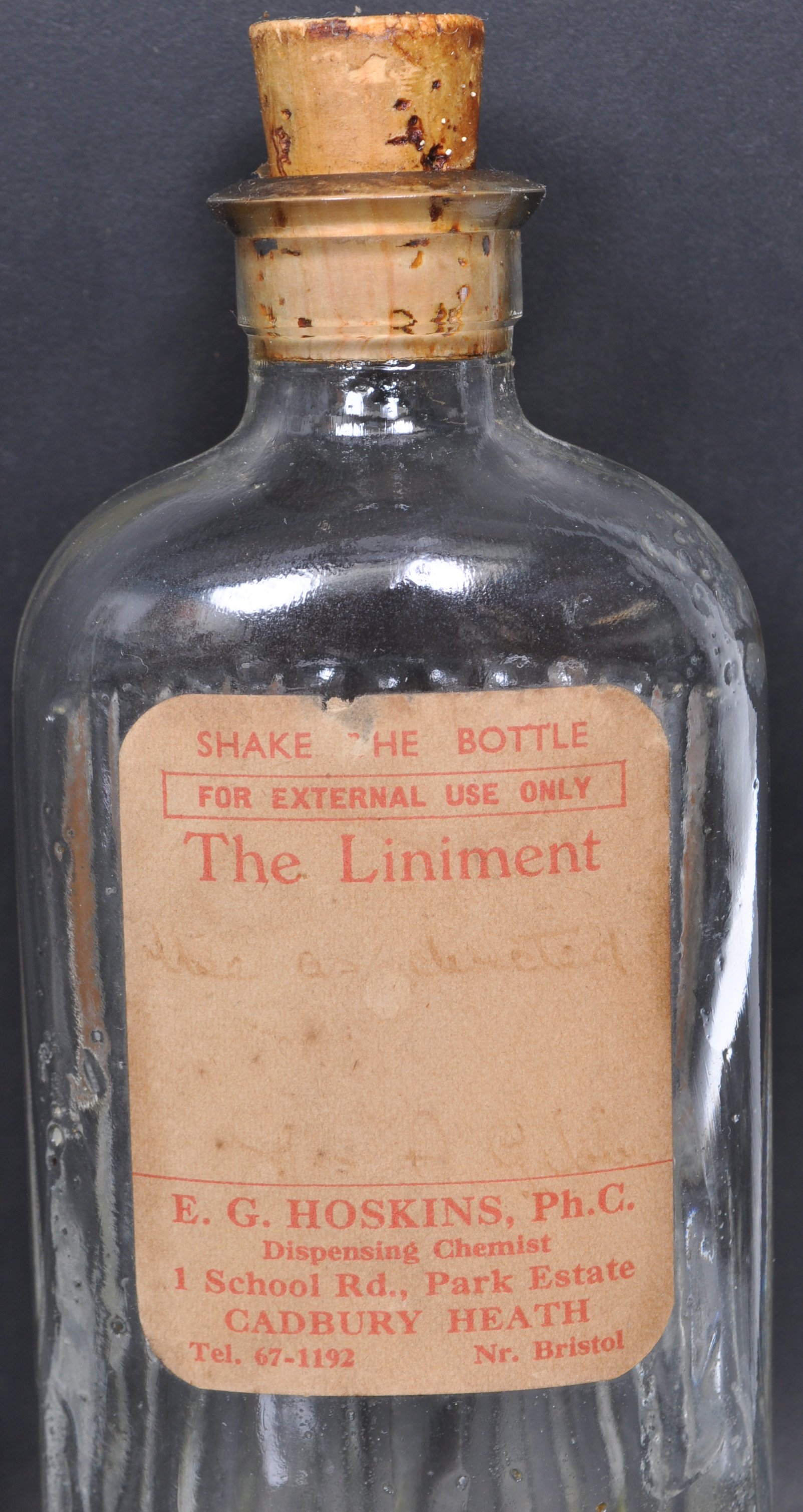 LARGE COLLECTION OF 20TH CENTURY GLASS BOTTLES - Image 8 of 10