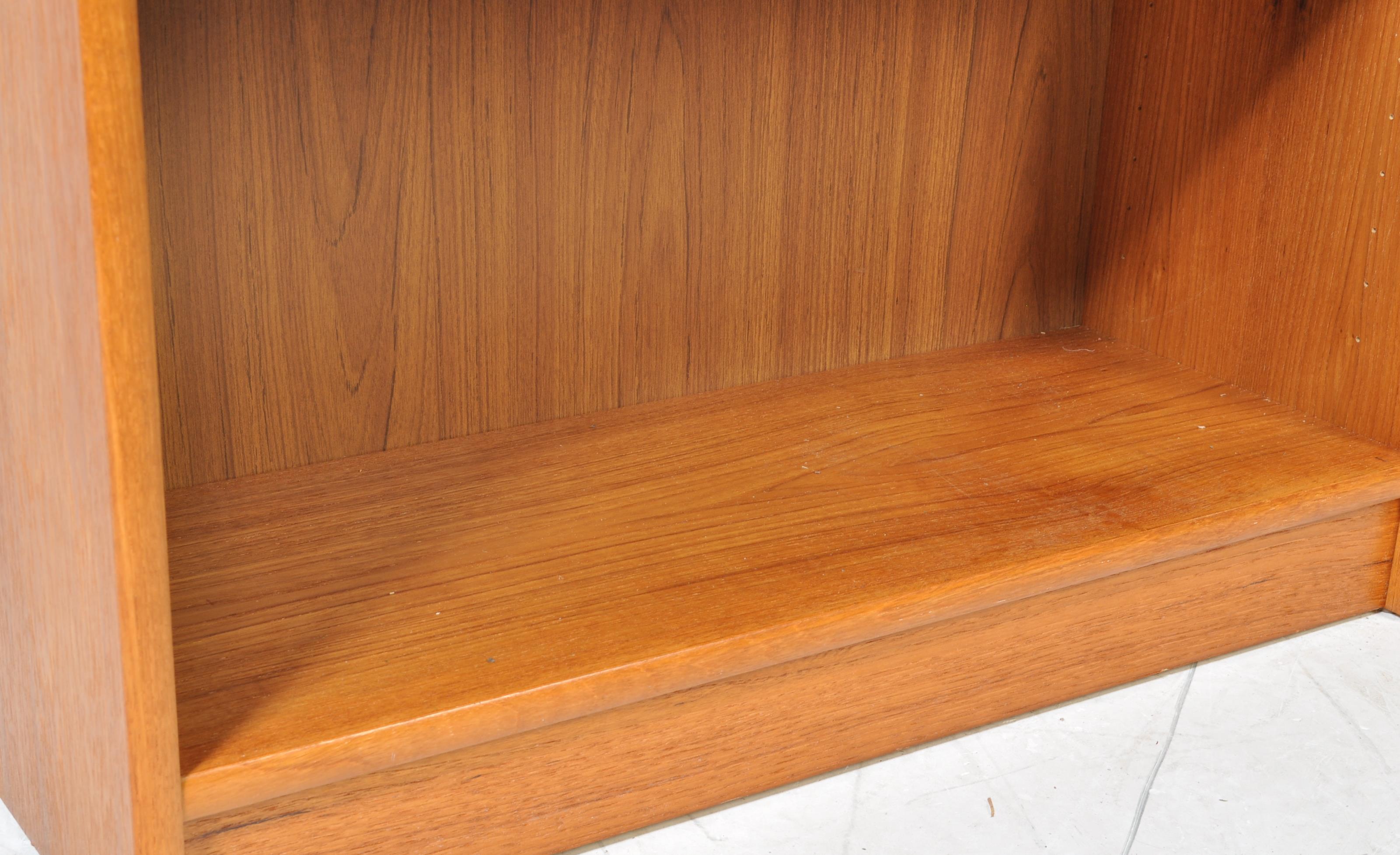 RETRO VINTAGE MID 20TH CENTURY CIRCA 1960S TEAK BOOKCASE - Image 5 of 6