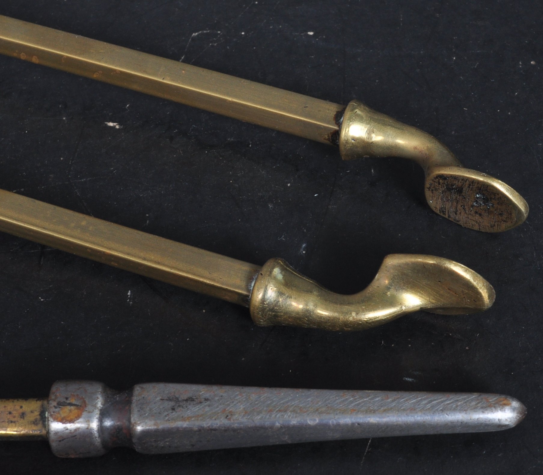 20TH CENTURY BRASS / BRONZE COMPANION SET - Image 5 of 5