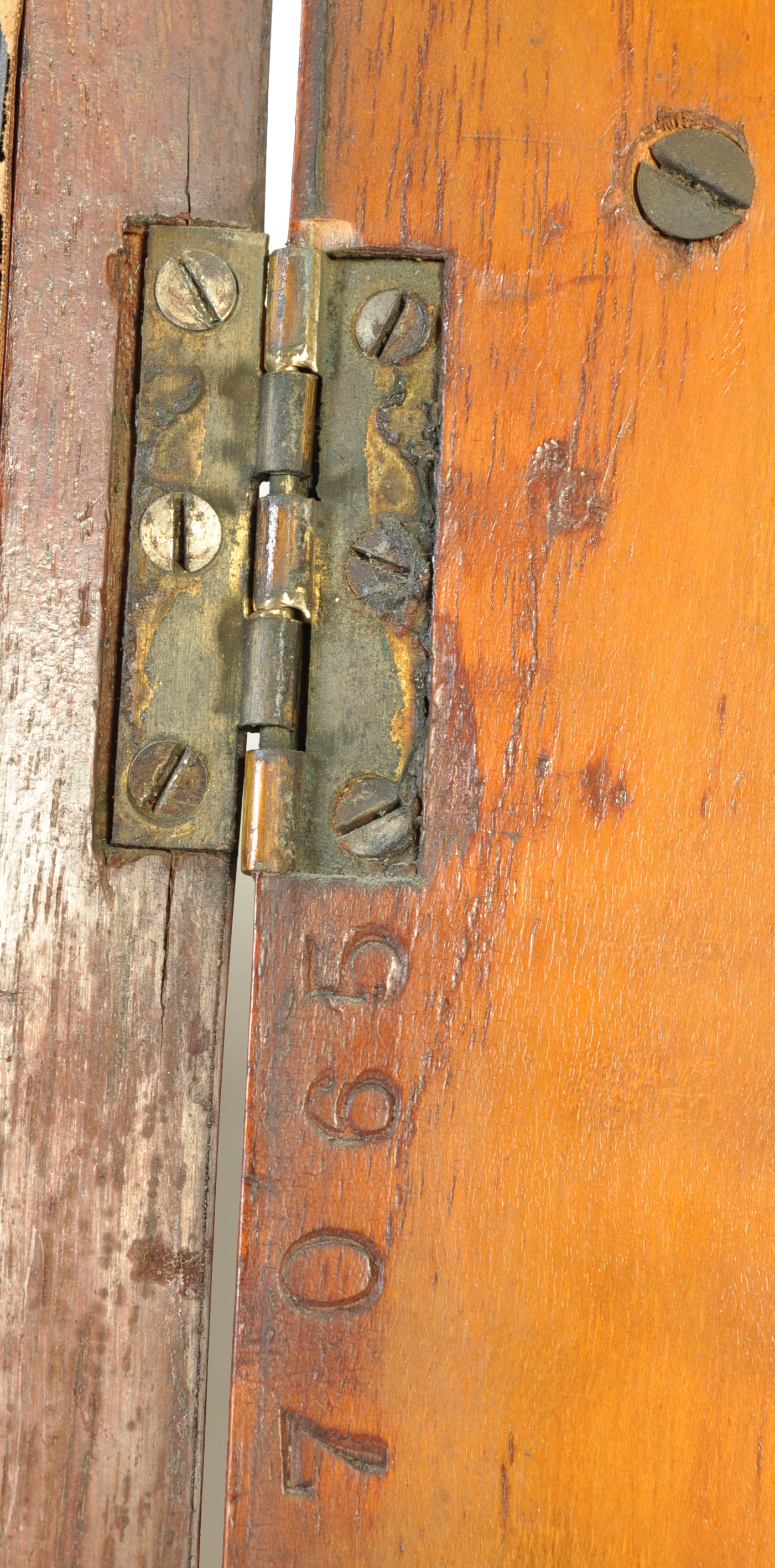 19TH CENTURY VICTORIAN MAHOGANY WARDROBE - Image 8 of 9