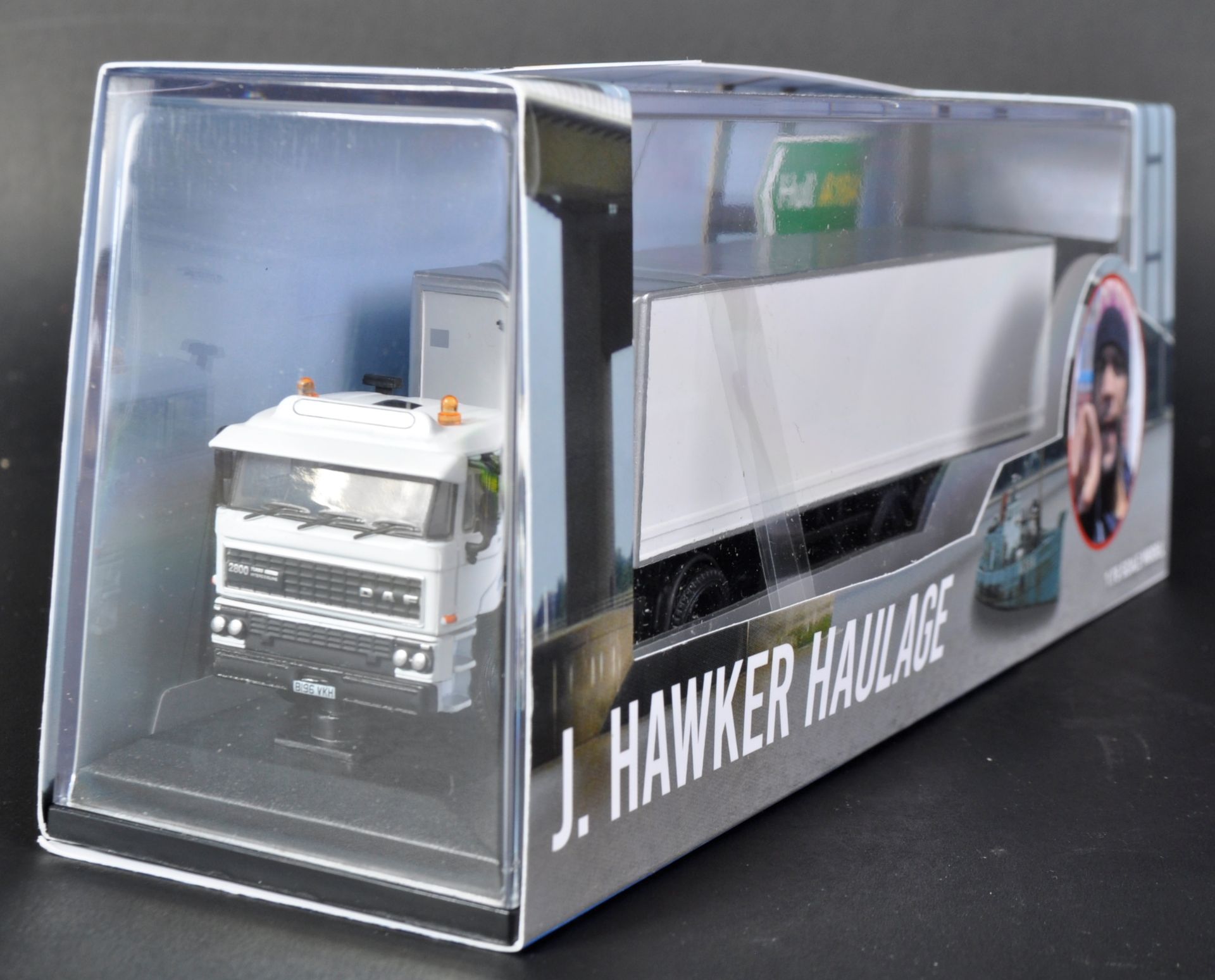 ONLY FOOLS & HORSES - 1/76 SCALE AUTOGRAPHED LORRY DIECAST MODEL - Image 2 of 6