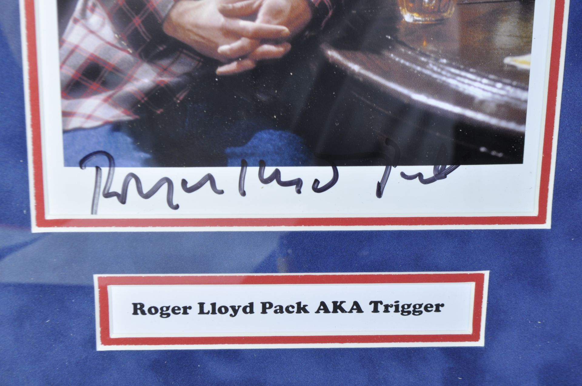 ONLY FOOLS & HORSES - ROGER LLOYD PACK - TRIGGER - SIGNED PHOTO - Image 2 of 3