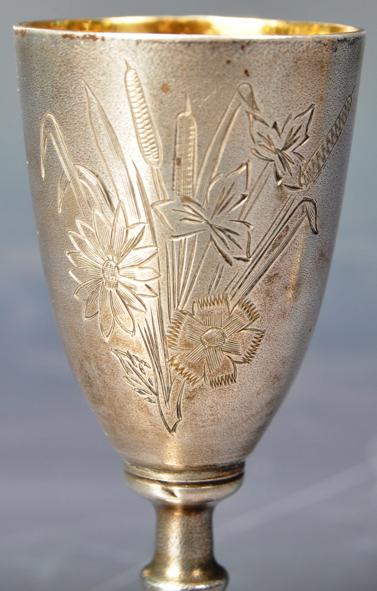 PAIR OF EARLY 20TH CENTURY RUSSIAN SILVER VODKA DRINKING CUPS - Image 5 of 6