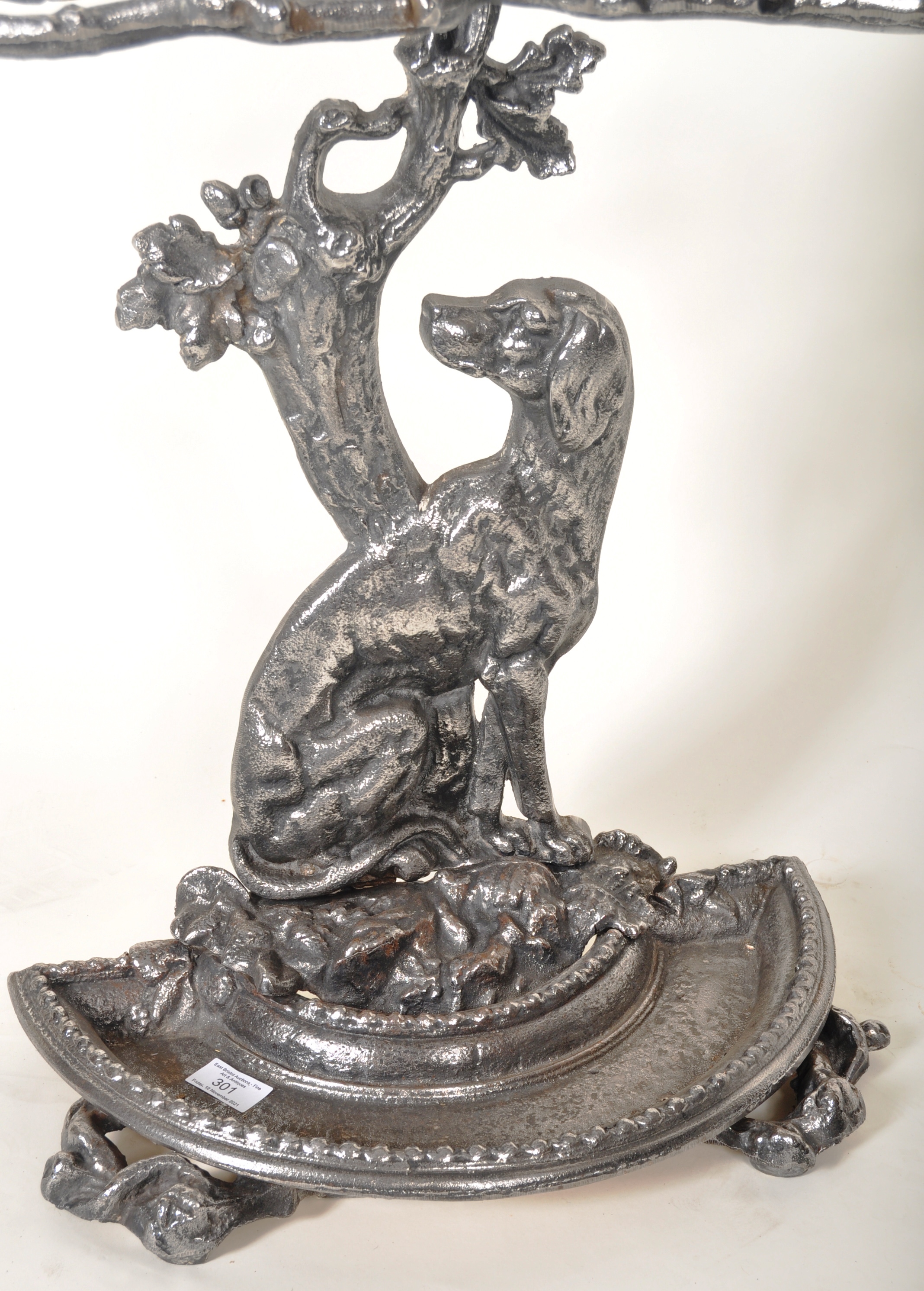 19TH CENTURY COALBROOKDALE MANNER CAST IRON DOG STICKSTAND - Image 4 of 8