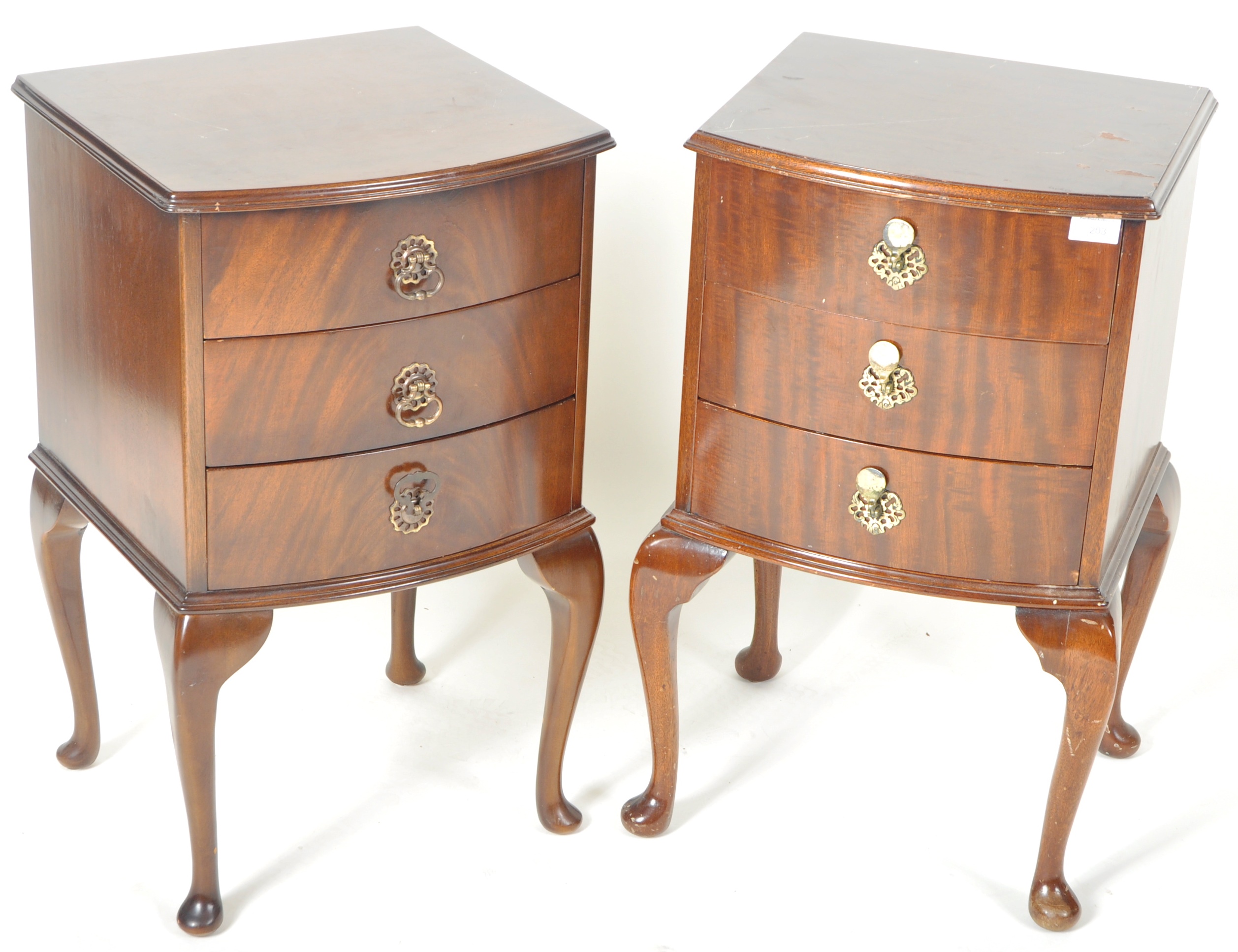 MATCHING PAIR OF GEORGE III MANNER MAHOGANY BEDSIDE CHESTS - Image 2 of 9