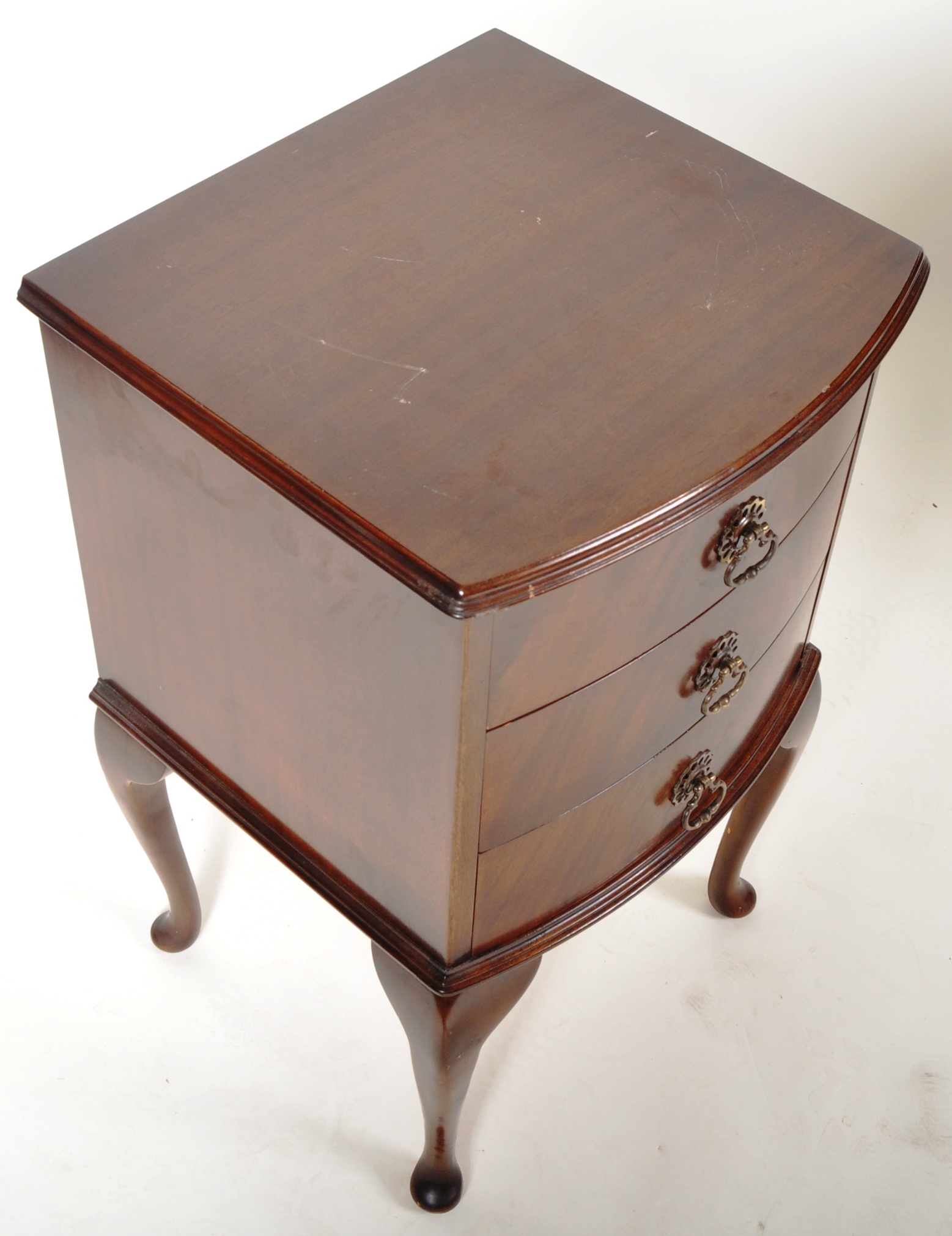 MATCHING PAIR OF GEORGE III MANNER MAHOGANY BEDSIDE CHESTS - Image 6 of 9