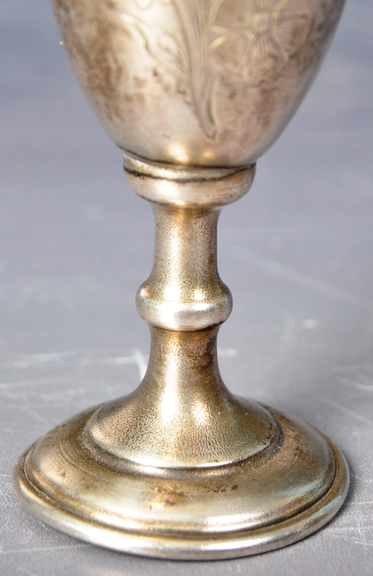 PAIR OF EARLY 20TH CENTURY RUSSIAN SILVER VODKA DRINKING CUPS - Image 4 of 6