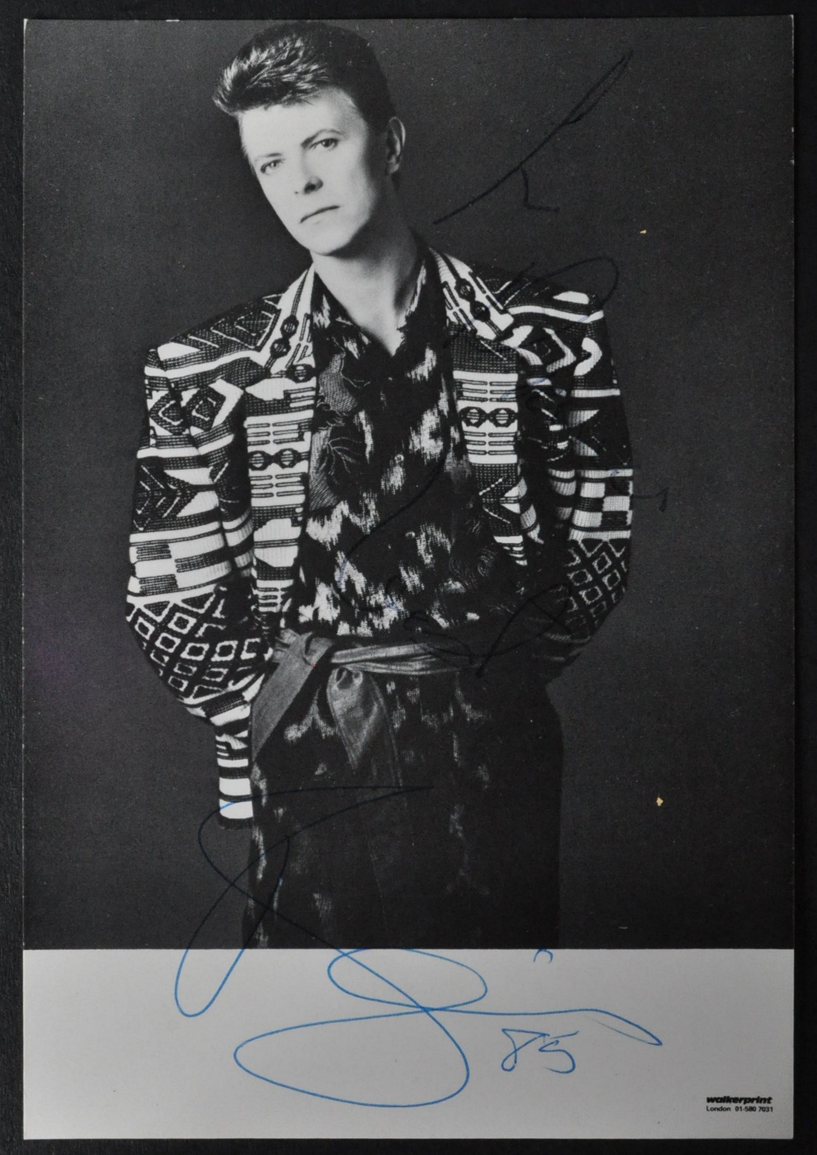 DAVID BOWIE (1947-2016) - SCARCE AUTOGRAPHED VINTAGE 6X4" PHOTO