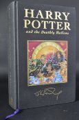 HARRY POTTER AND THE DEATHLY HALLOWS - DANIEL RADCLIFFE SIGNED BOOK