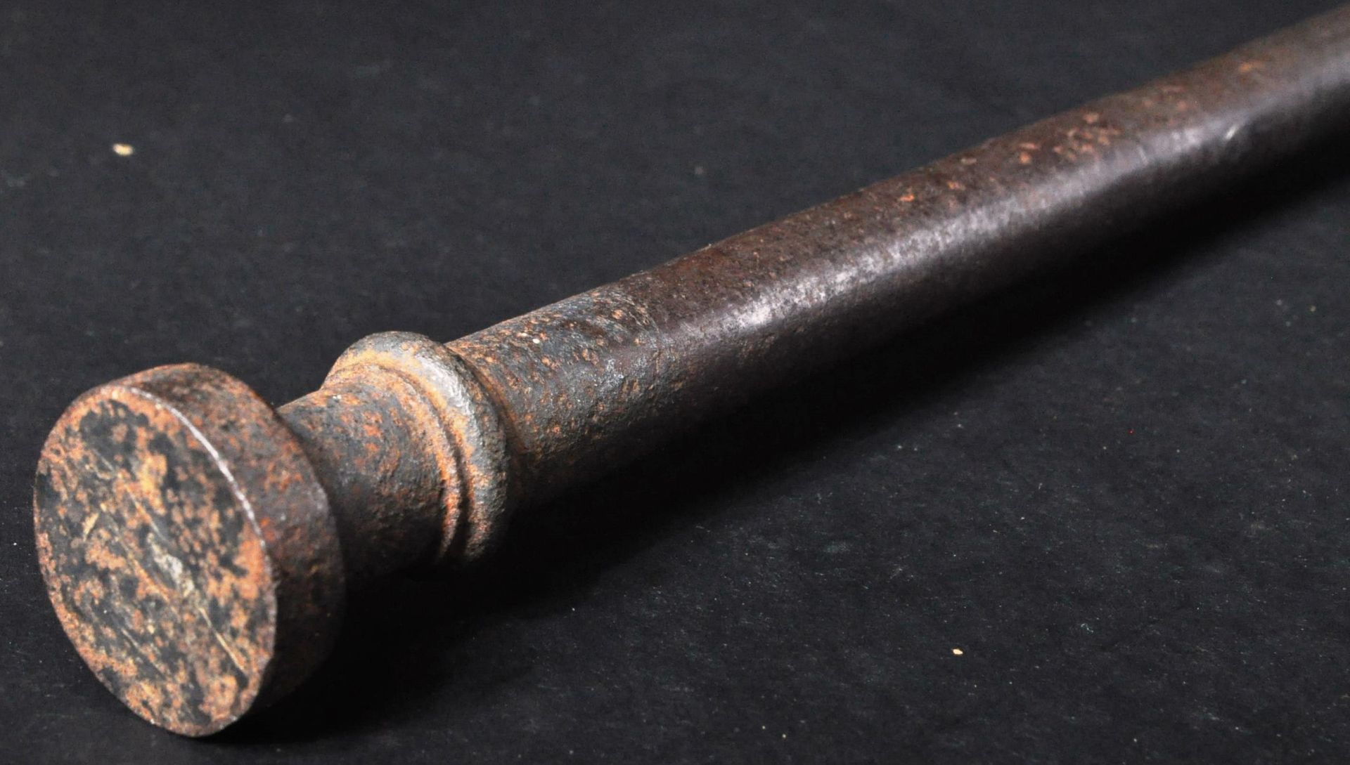 18TH CENTURY INDIAN FAKIR CRUTCH WITH CONCEALED BLADE - Image 2 of 10