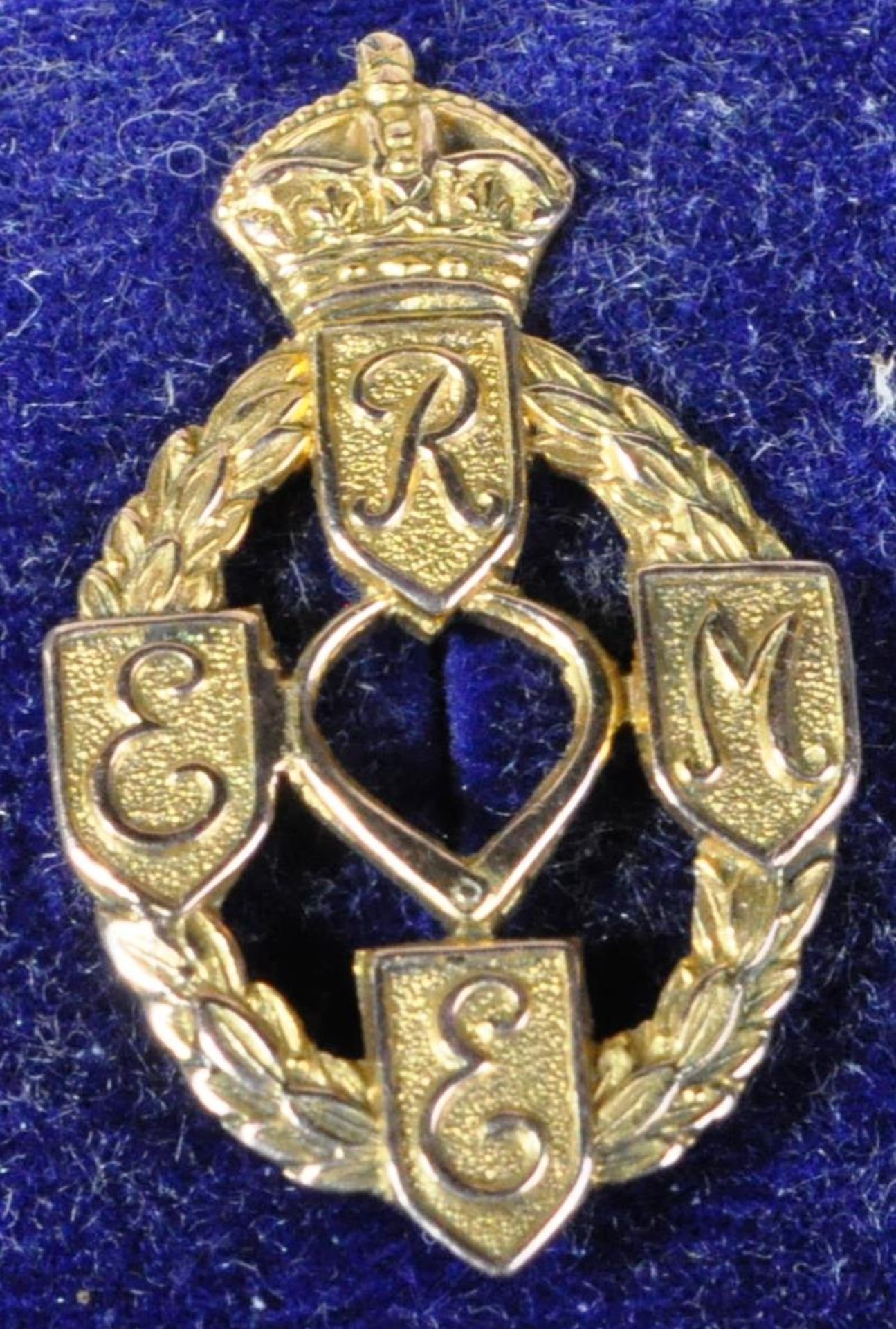 WWII SECOND WORLD WAR REME 9CT GOLD SWEETHEART'S BROOCH - Bild 2 aus 8