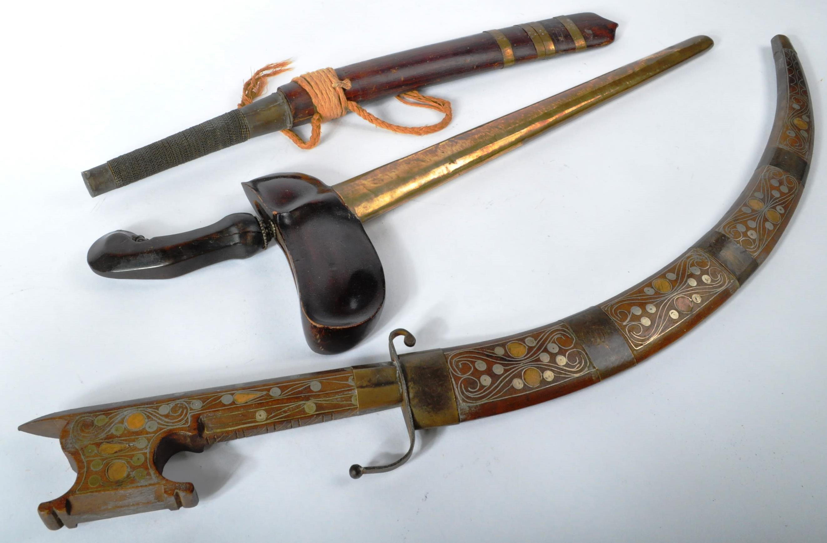 COLLECTION OF X3 ASSORTED ETHNIC KNIVES AND DAGGERS - Image 8 of 8