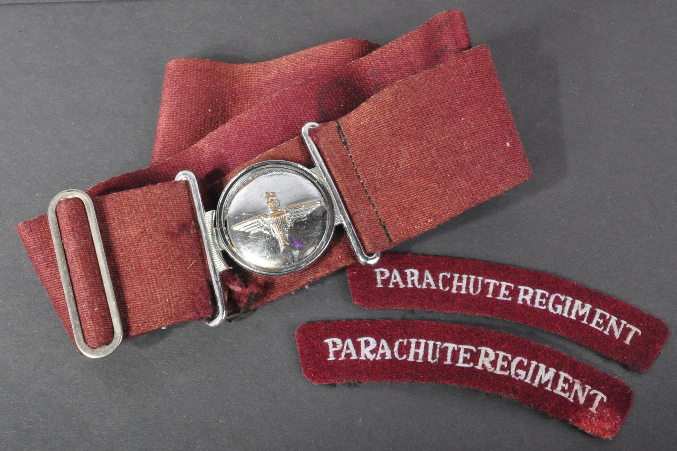 WWII SECOND WORLD WAR PARACHUTE REGIMENT BELT & SHOULDER TITLES