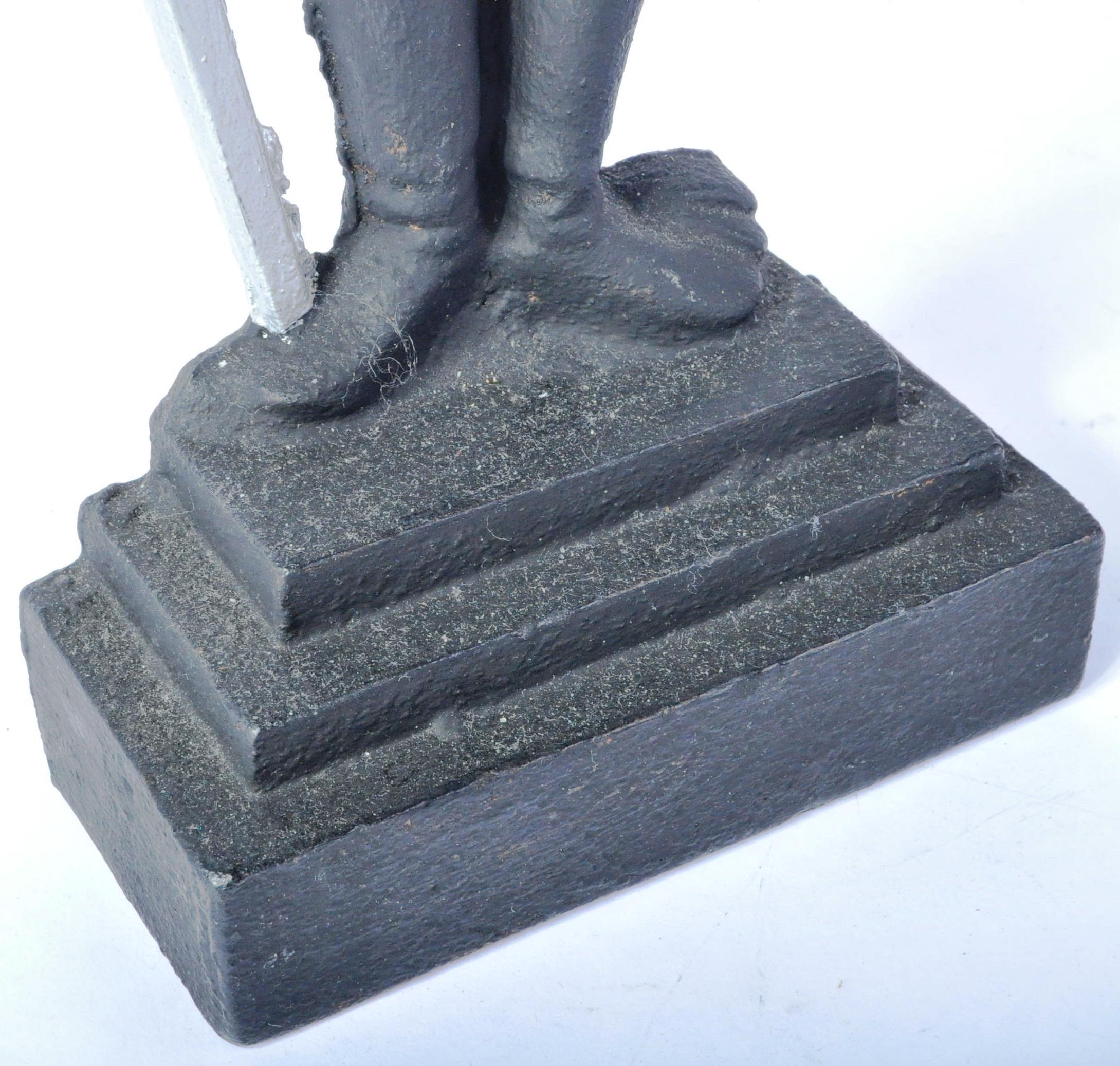 20TH CENTURY CAST IRON DOORSTOP IN THE FORM OF LORD WELLINGTON - Image 3 of 5