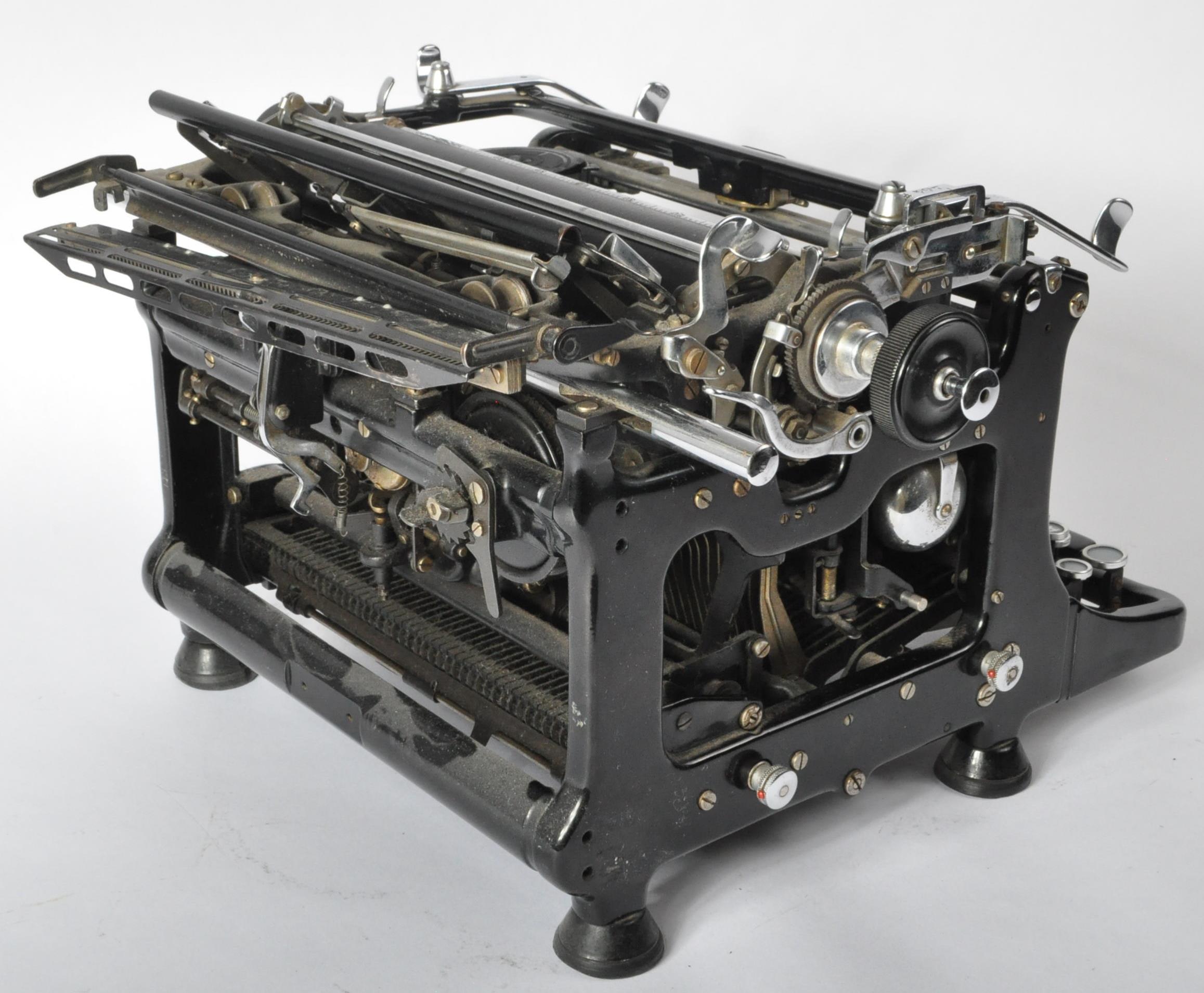 WWII SECOND WORLD WAR PERIOD GERMAN THIRD REICH TYPEWRITER - Image 8 of 8