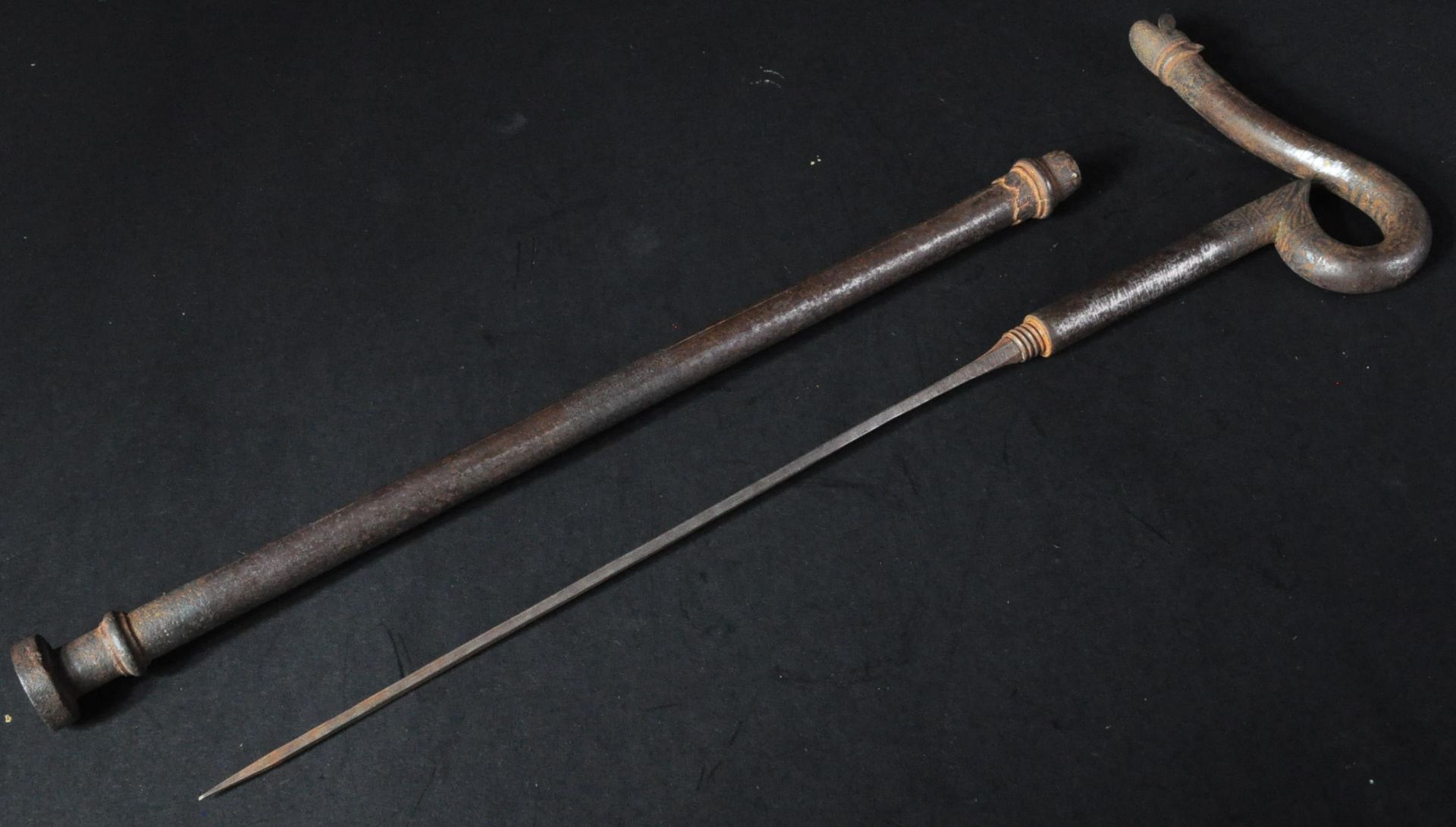 18TH CENTURY INDIAN FAKIR CRUTCH WITH CONCEALED BLADE - Image 9 of 10
