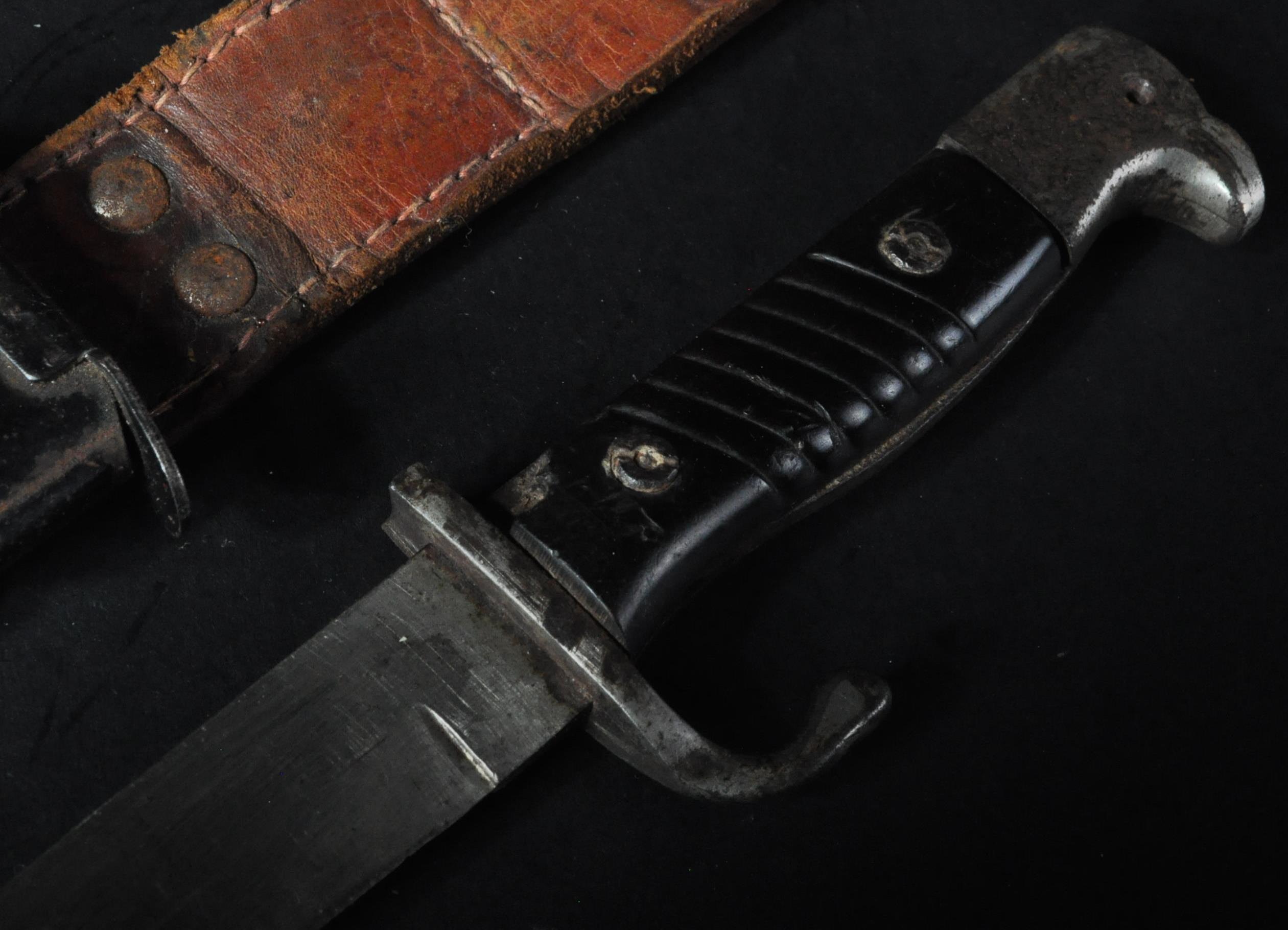 WWII SECOND WORLD WAR PERIOD FIGHTING KNIFE - Image 3 of 6