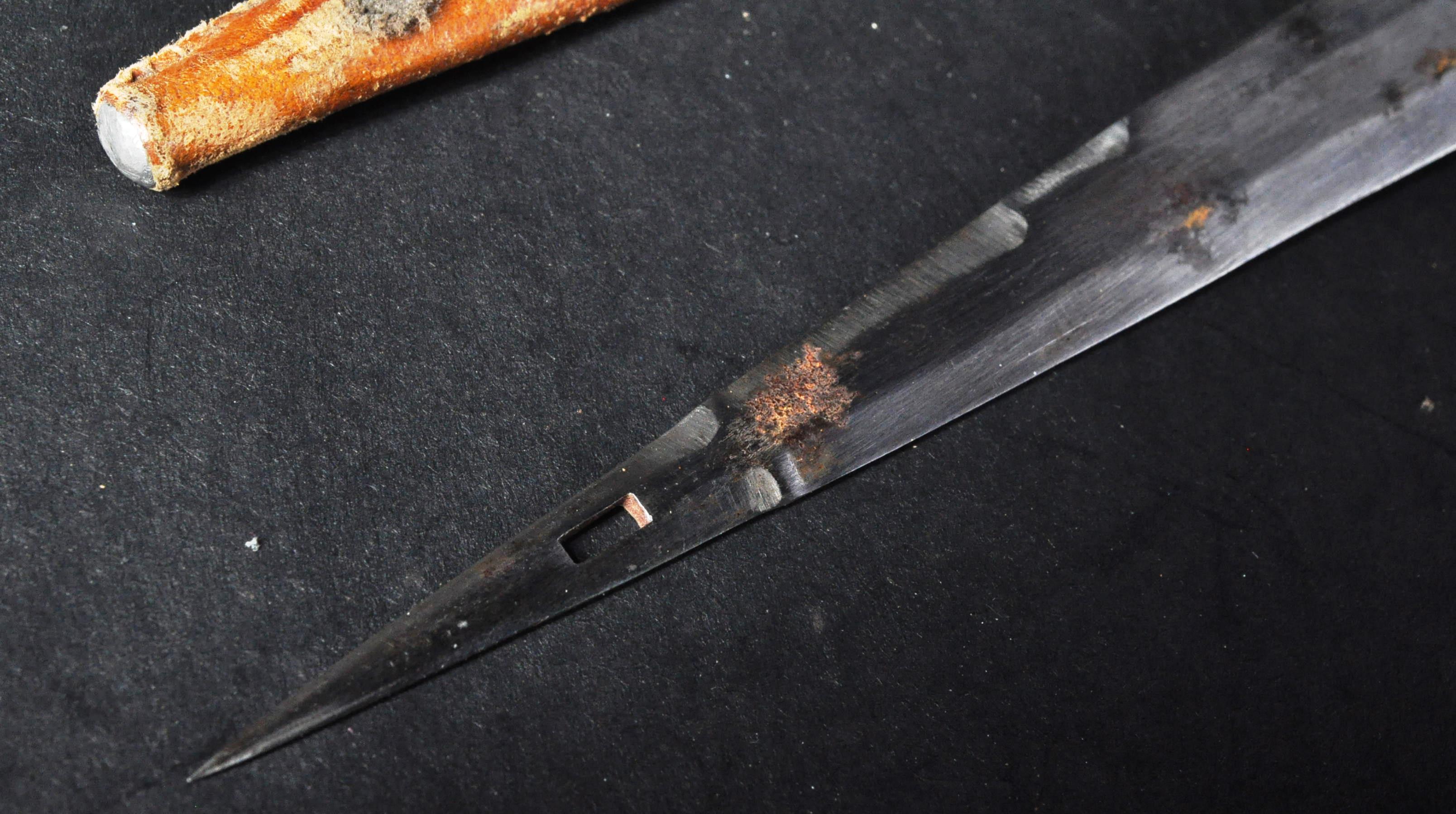 17TH CENTURY ASSASSINS KNIFE - Image 2 of 7