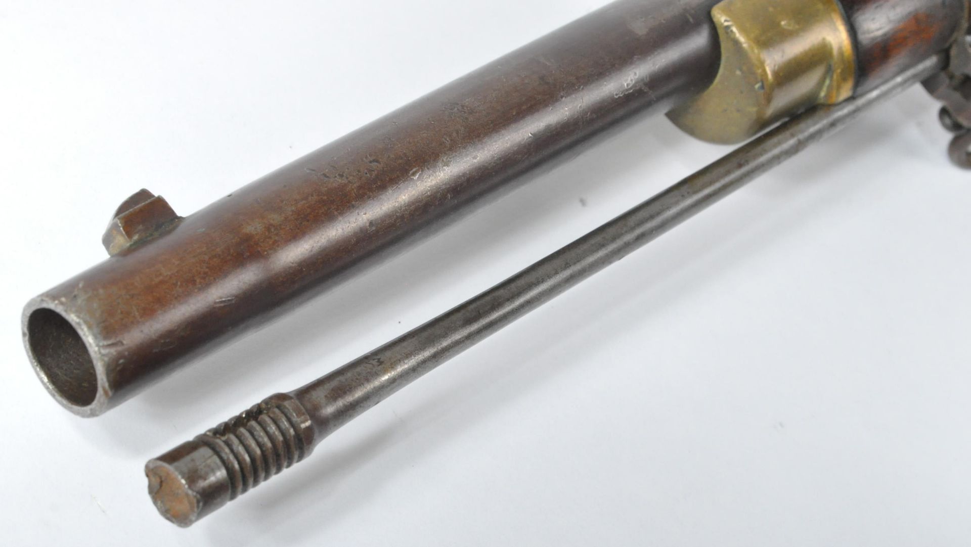 19TH CENTURY BRITISH SNIDER ENFIELD BREECH LOADING RIFLE - Bild 5 aus 10