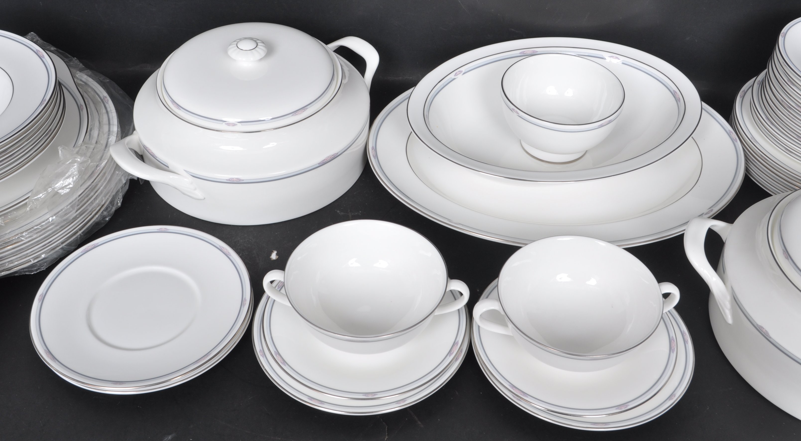 ROYAL DOULTON SIMPLICITY PORCELAIN CHINA DINNER SERVICE - Image 3 of 6