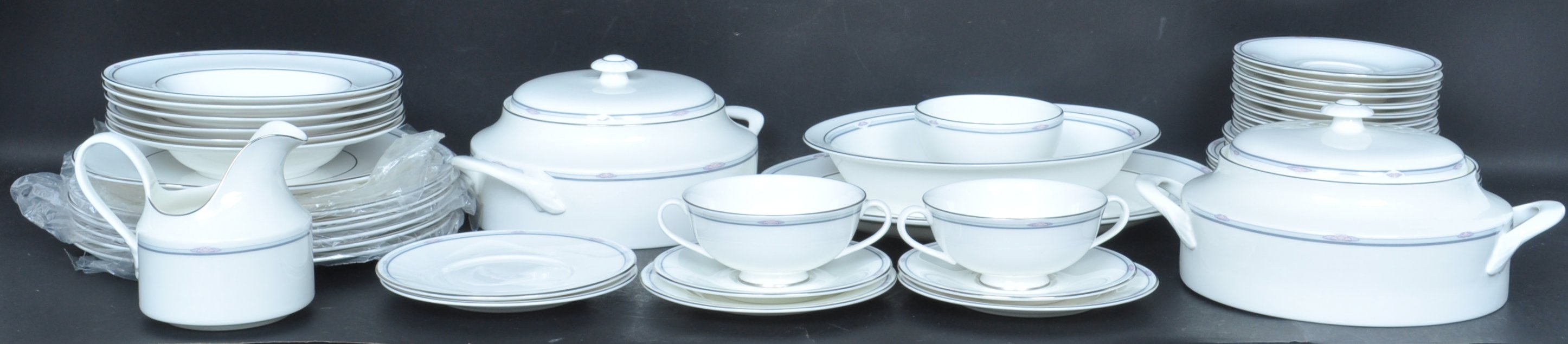 ROYAL DOULTON SIMPLICITY PORCELAIN CHINA DINNER SERVICE - Image 2 of 6