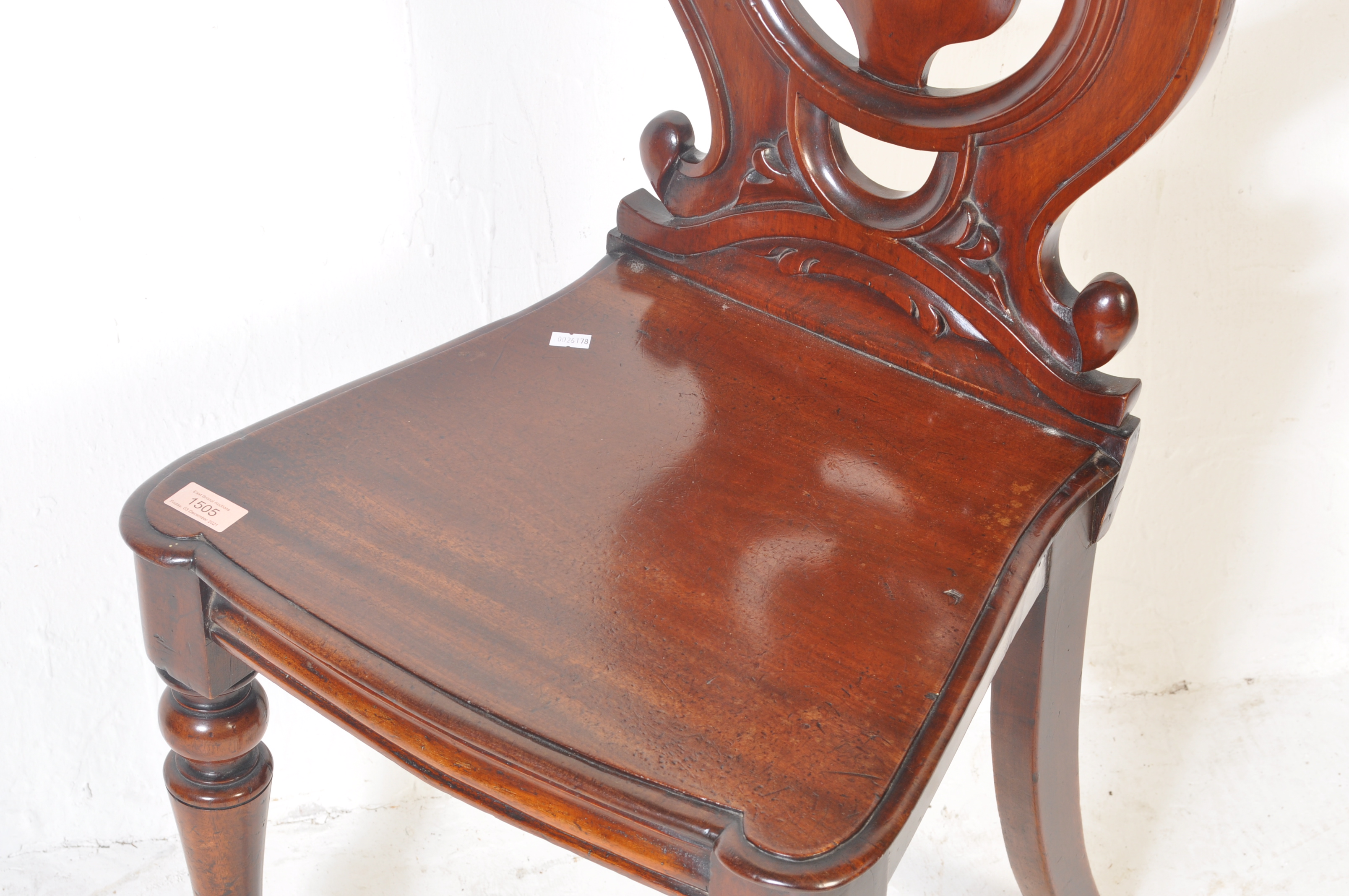 VICTORIAN 19TH CENTURY MAHOGANY ARMORIAL HALL CHAIR - Image 3 of 5
