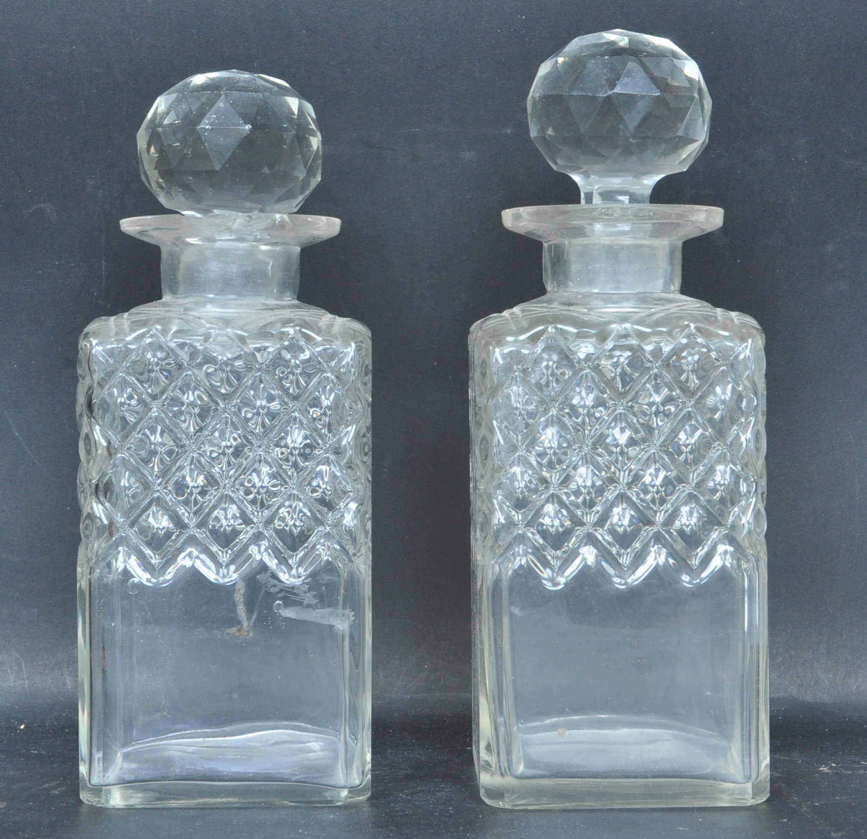 EARLY 20TH CENTURY OAK TANTALUS WITH GLASS DECANTERS - Image 3 of 6