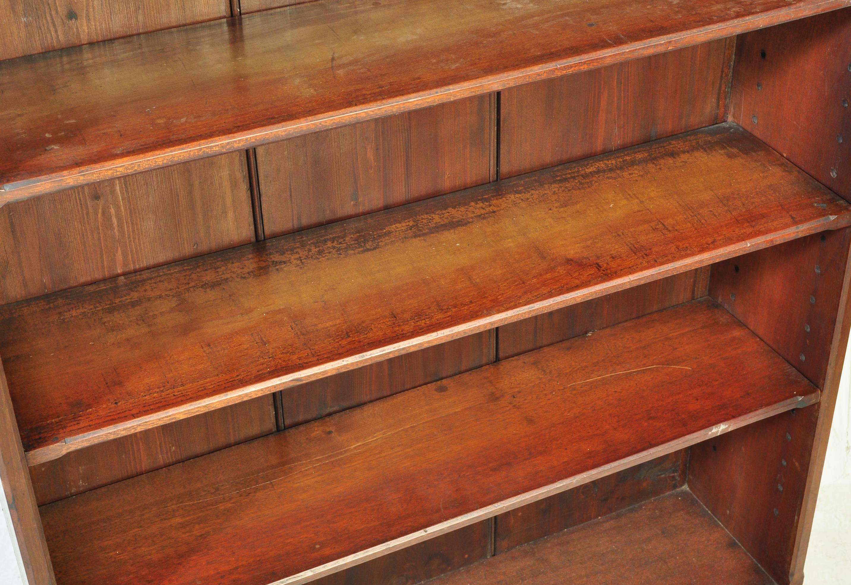 19TH CENTURY VICTORIAN MAHOGANY OPENED FACED BOOKCASE - Image 4 of 5