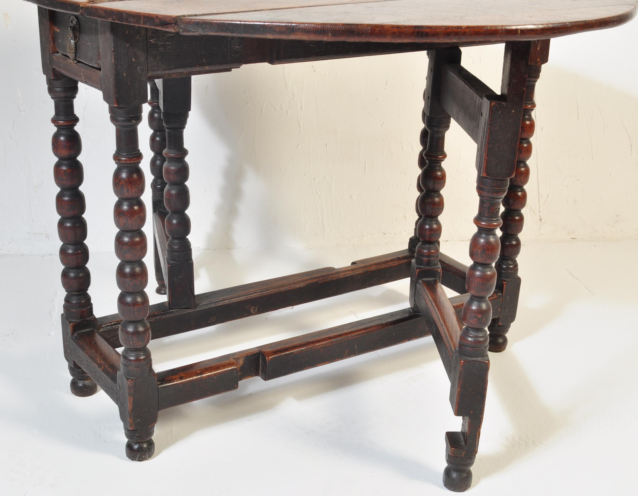18TH CENTURY GEORGE III OAK DROP LEAF DINING TABLE / OCCASIONAL TABLE - Image 5 of 5