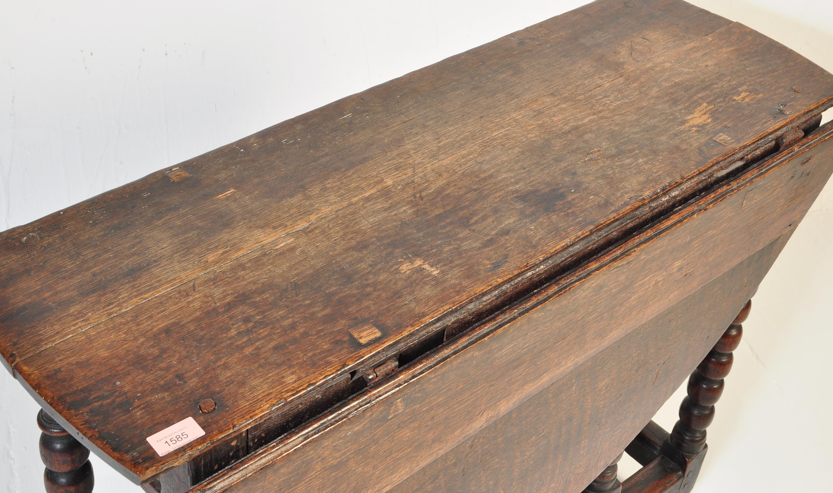 18TH CENTURY GEORGE III OAK DROP LEAF DINING TABLE / OCCASIONAL TABLE - Image 3 of 5