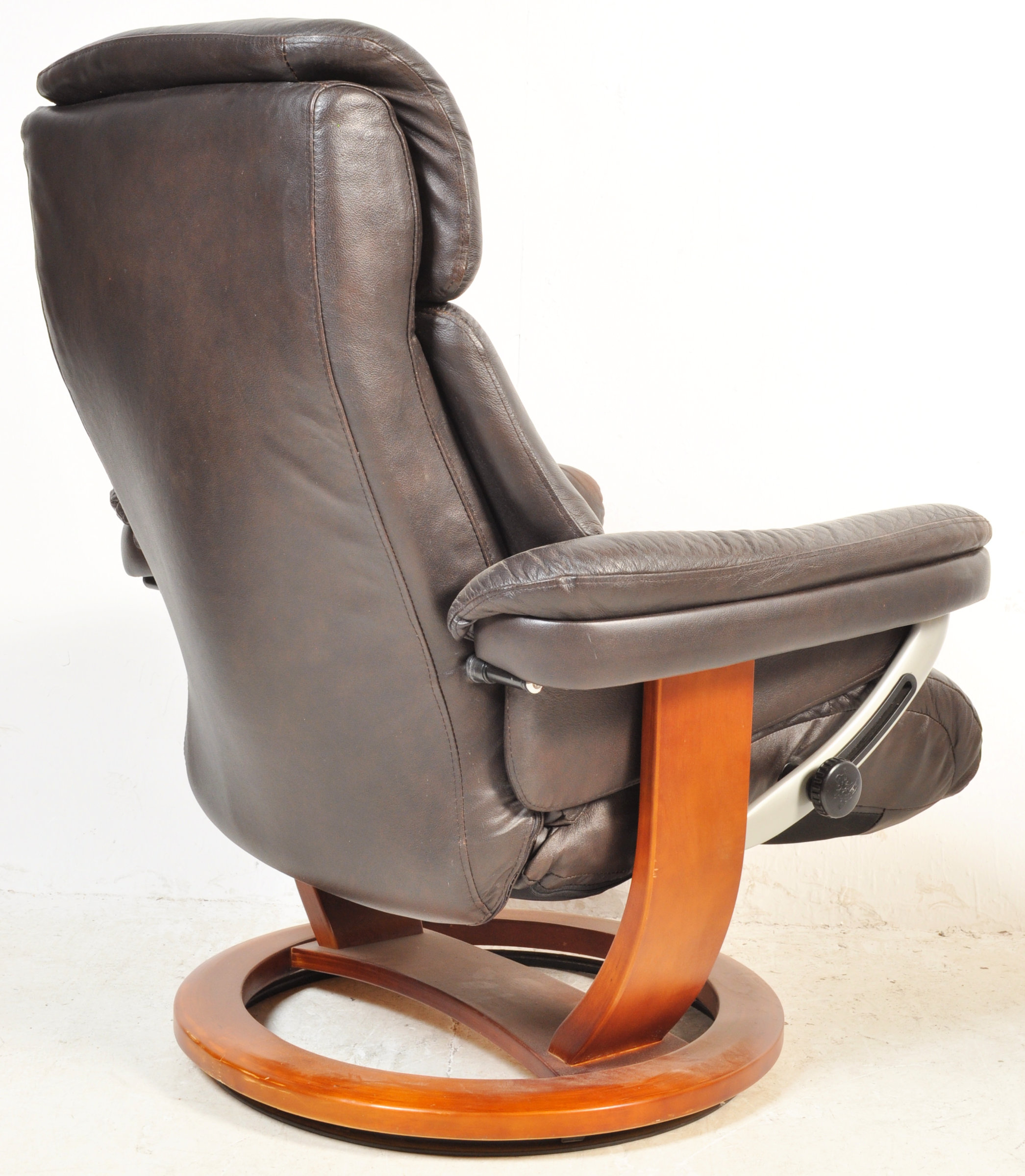 CONTEMPORARY STRESSLESS STYLE RECLINING ARMCHAIR - Image 6 of 6