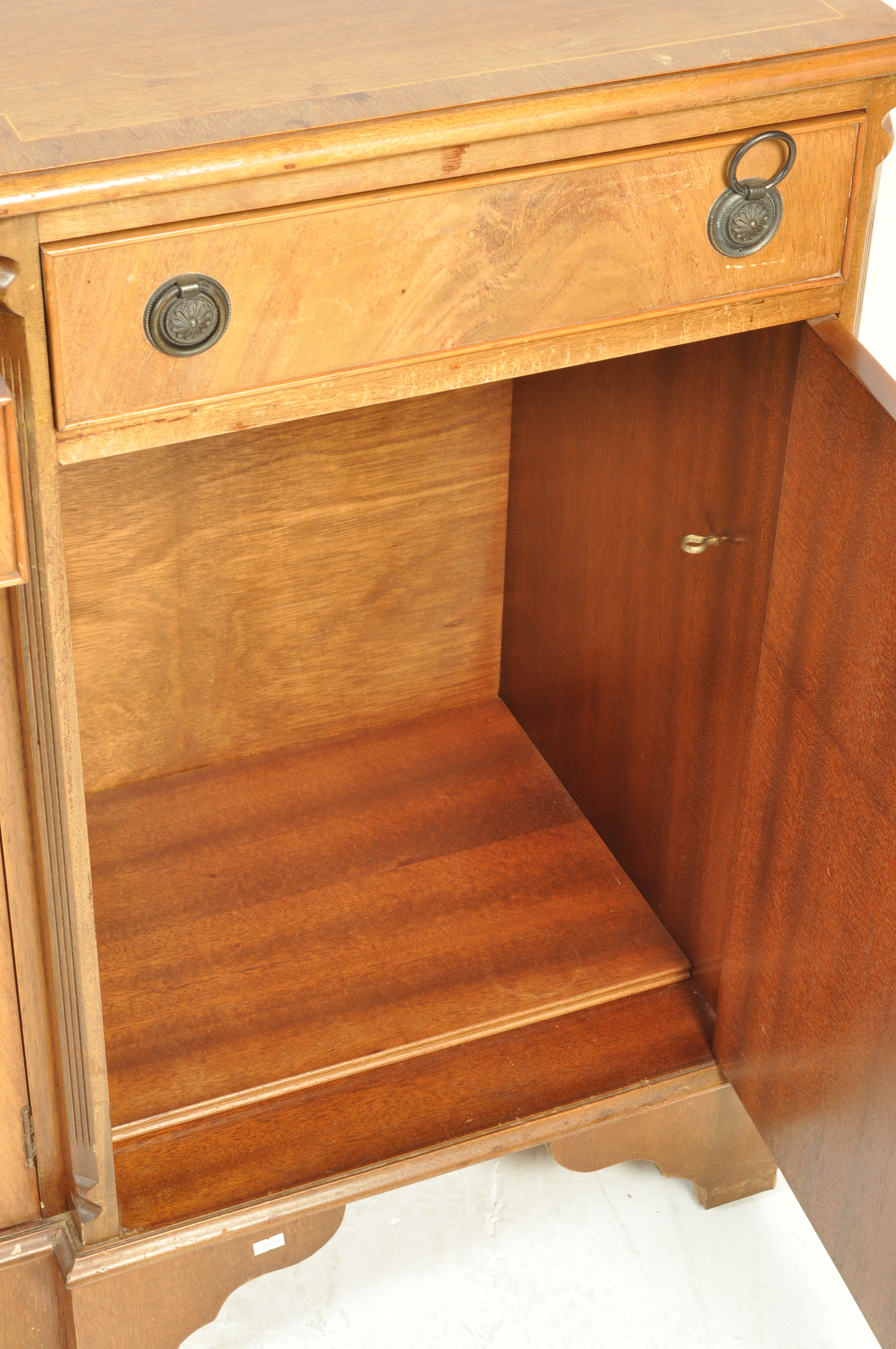 REGENCY REVIVAL MAHOGANY INVERTED BREAKFRONT SIDEBOARD CREDENZA - Image 8 of 10