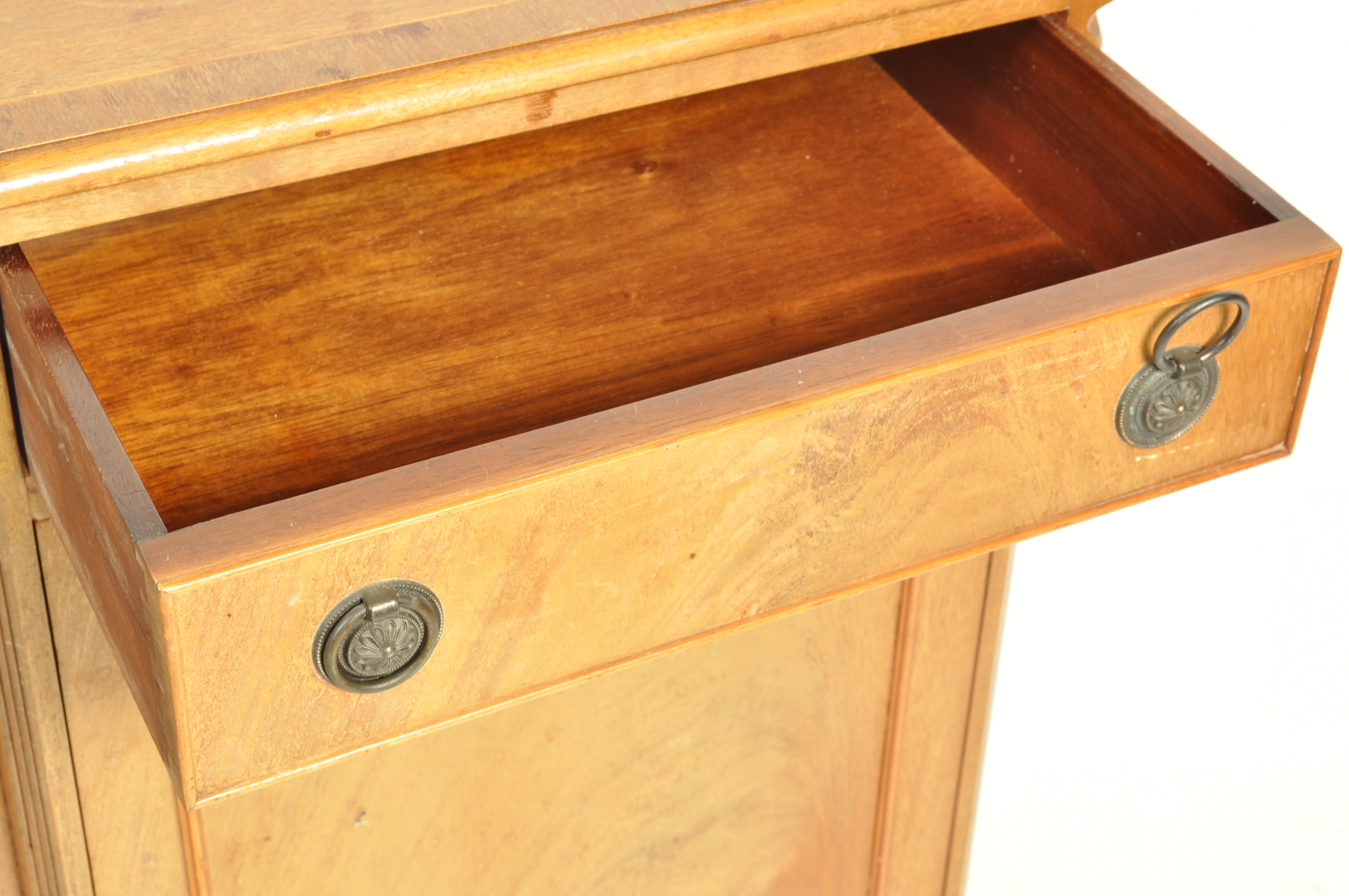 REGENCY REVIVAL MAHOGANY INVERTED BREAKFRONT SIDEBOARD CREDENZA - Image 6 of 10