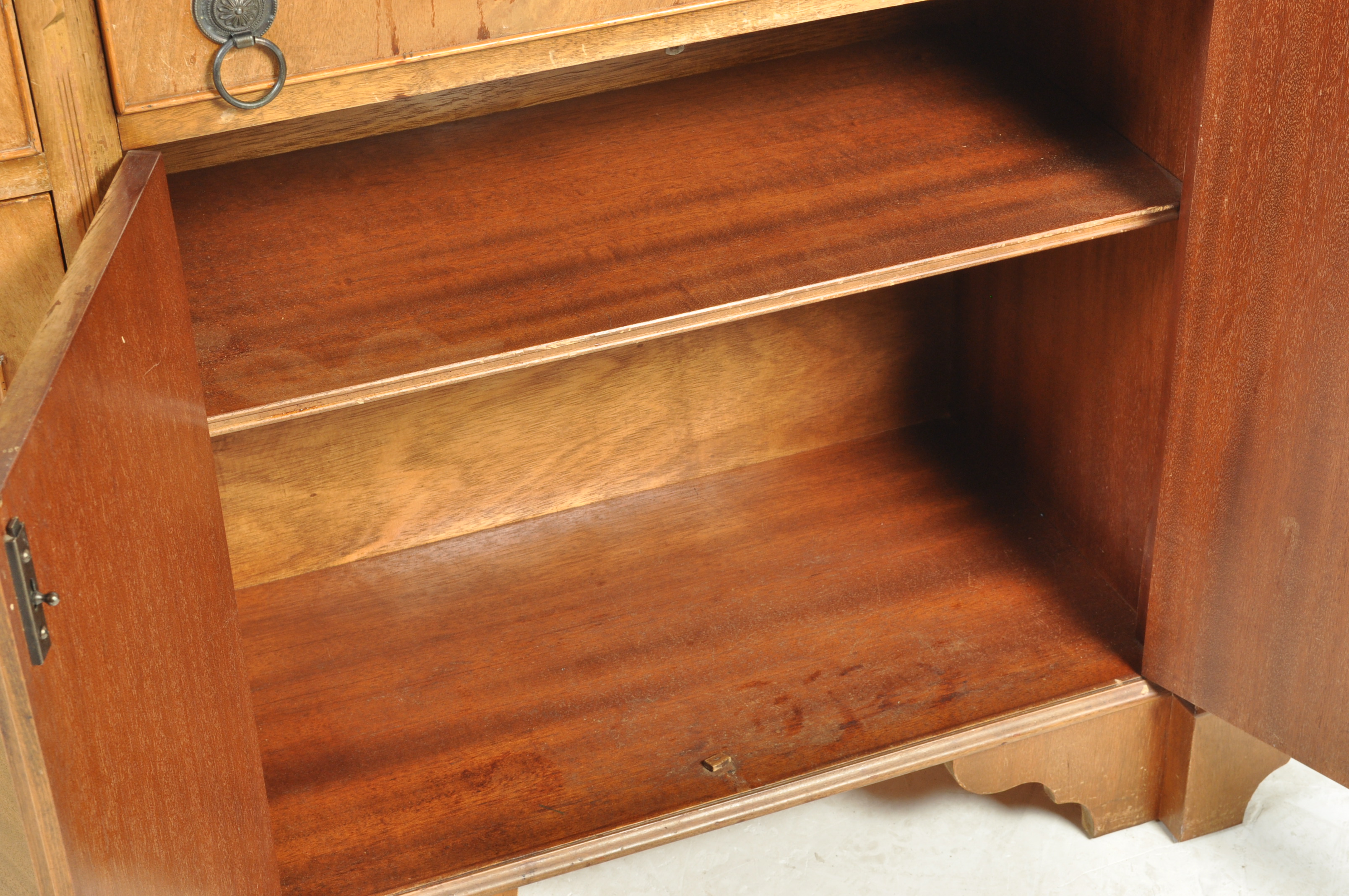 REGENCY REVIVAL MAHOGANY INVERTED BREAKFRONT SIDEBOARD CREDENZA - Image 7 of 10