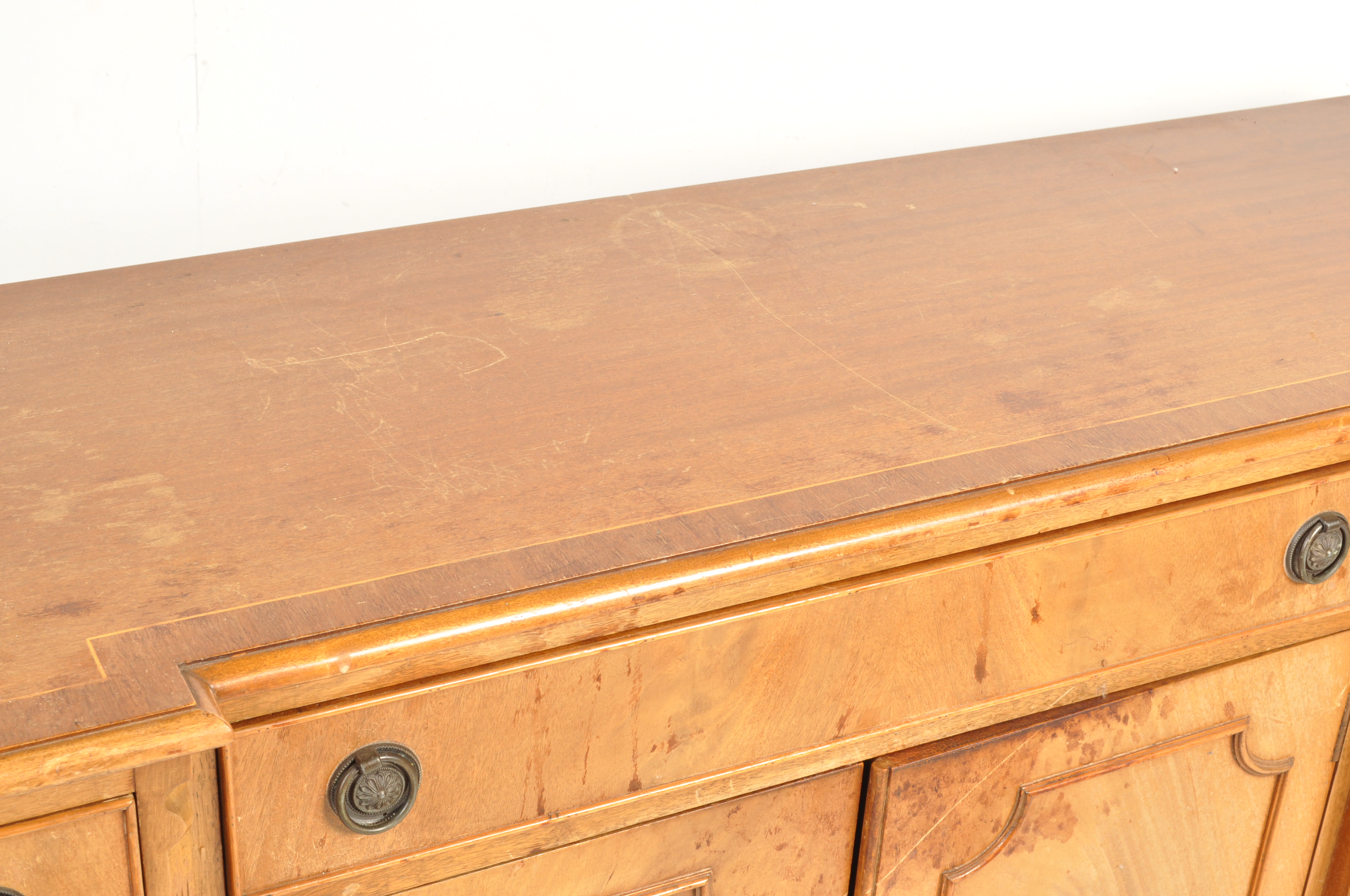 REGENCY REVIVAL MAHOGANY INVERTED BREAKFRONT SIDEBOARD CREDENZA - Image 3 of 10