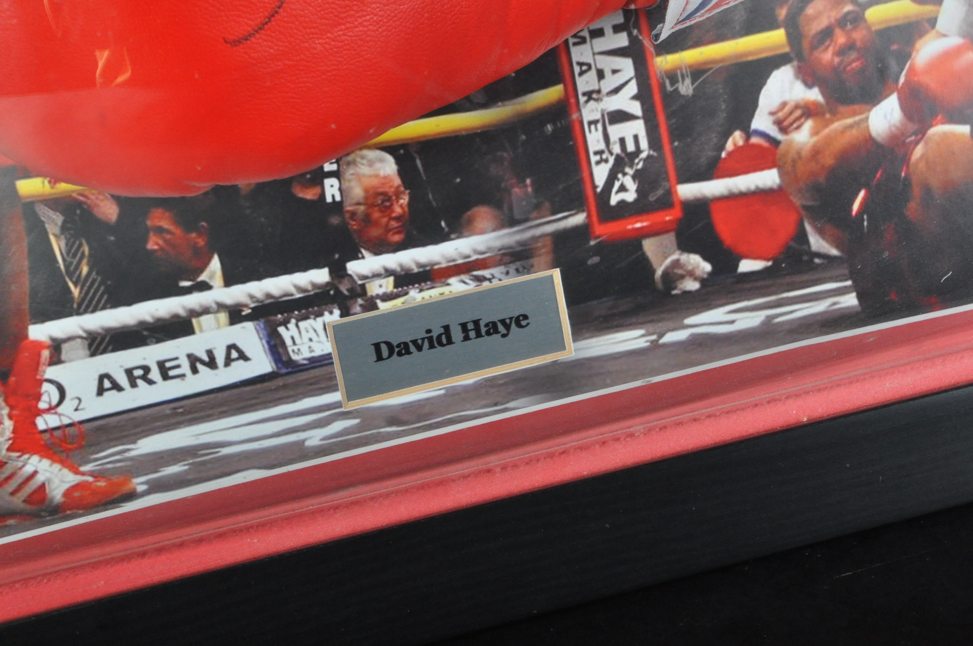 DAVID HAYE - BOXING - AUTOGRAPHED GLOVE PRESENTATION DISPLAY - Image 4 of 5
