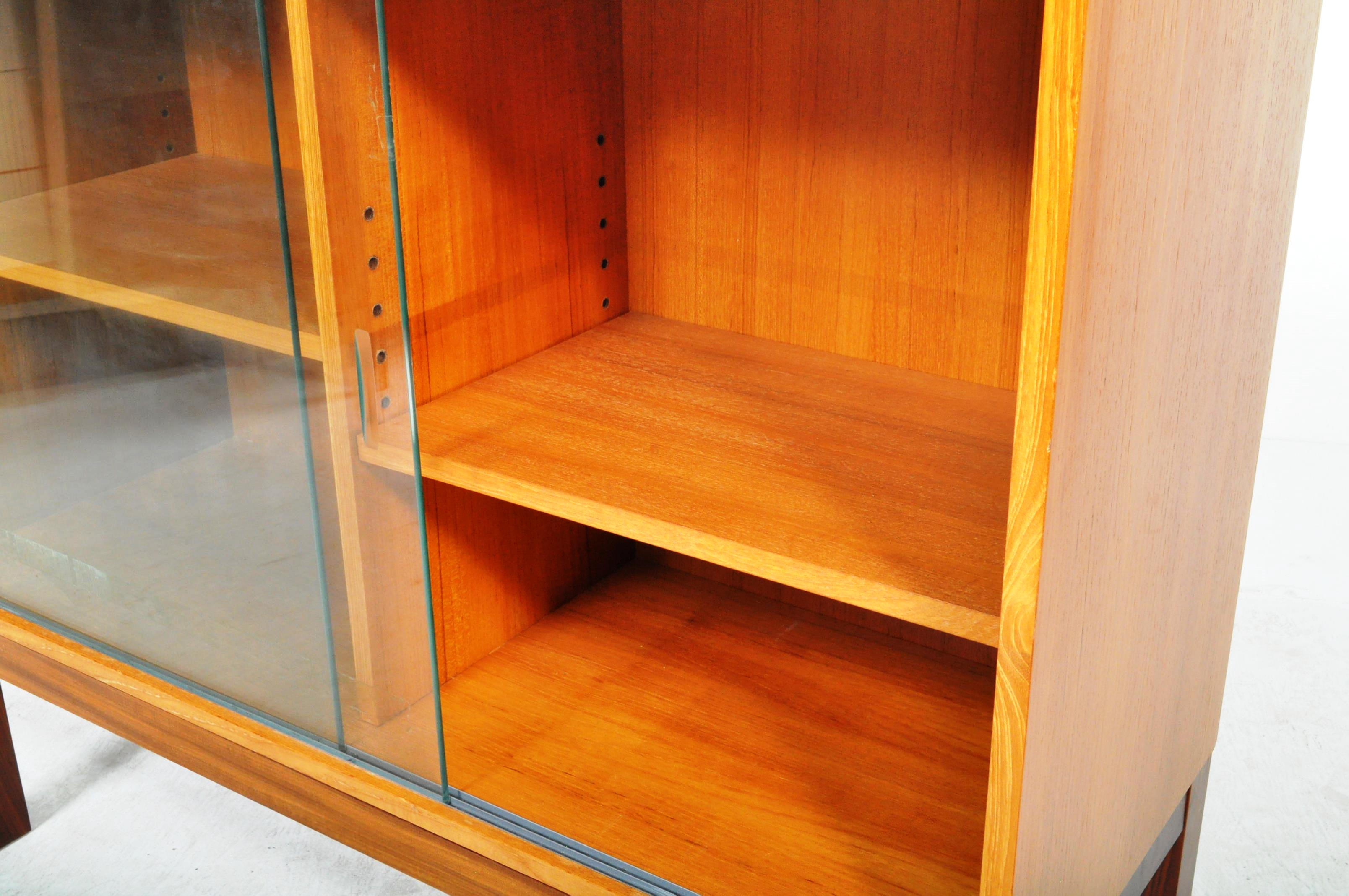 OFFICE FURNITURE - GOLD OAK BOOKCASE / DISPLAY CABINET - Image 3 of 5