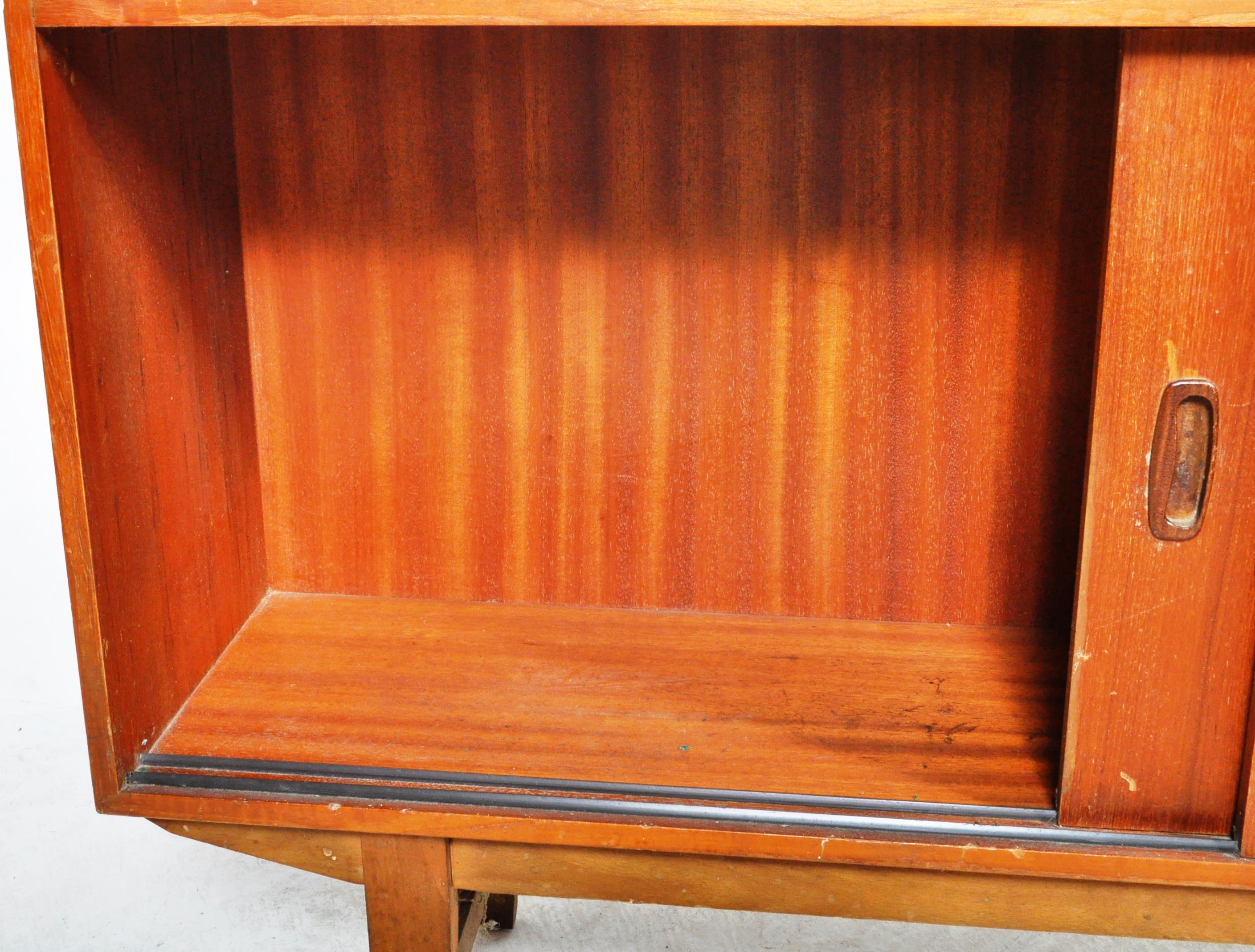 MID CENTURY TEAK WOOD ROOM DIVIDER BOOKCASE DISPLAY UNIT - Image 5 of 8