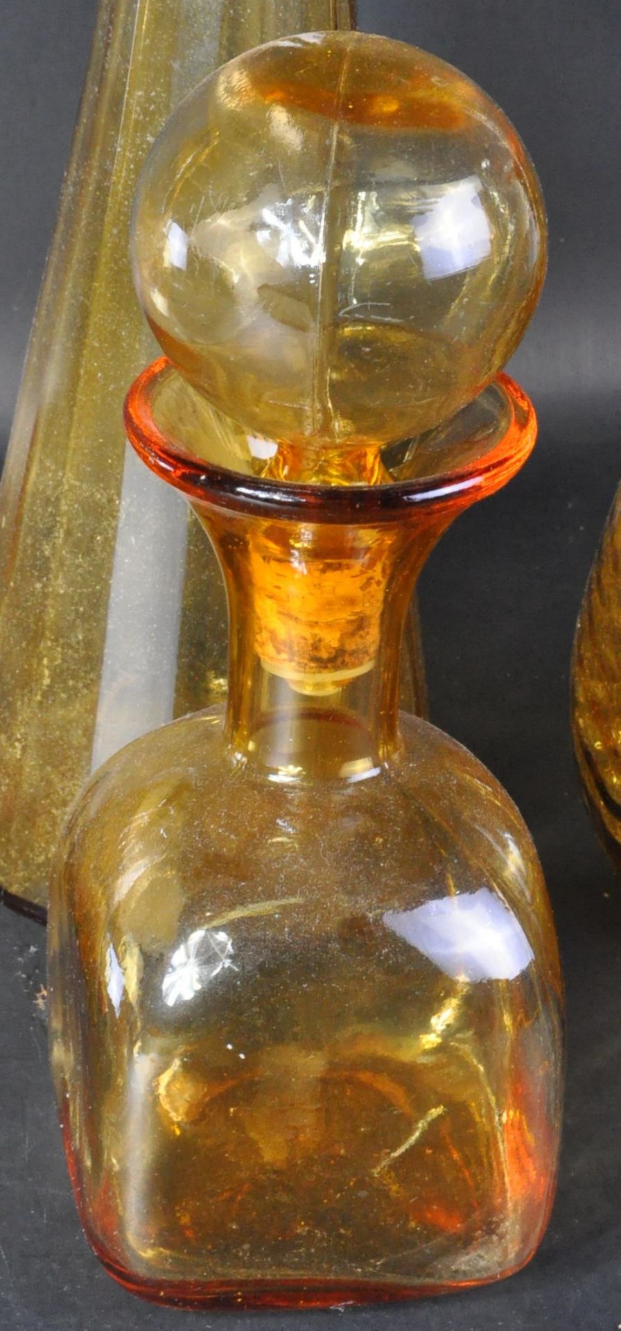 EMPOLI GLASS - COLLECTION OF FOUR AMBER COLOURED GENIE BOTTLES - Bild 2 aus 9