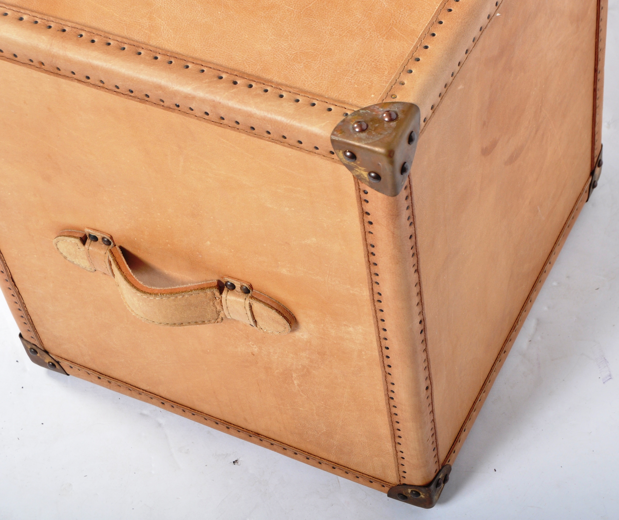 ANDREW MARTIN - PARCHMENT LEATHER PAIR OF BEDSIDE CHESTS - Image 8 of 8