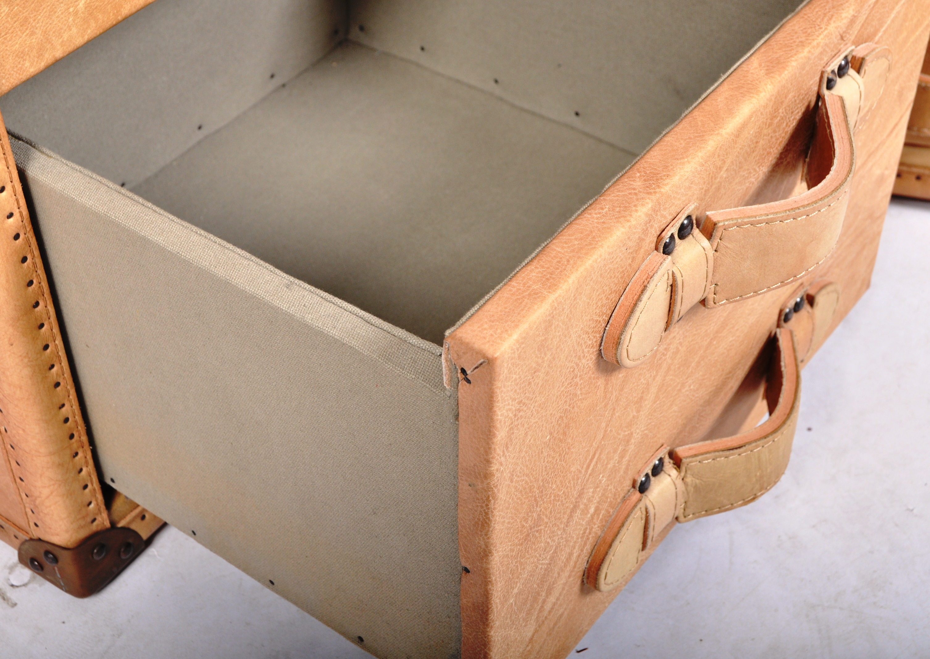 ANDREW MARTIN - PARCHMENT LEATHER PAIR OF BEDSIDE CHESTS - Image 5 of 8