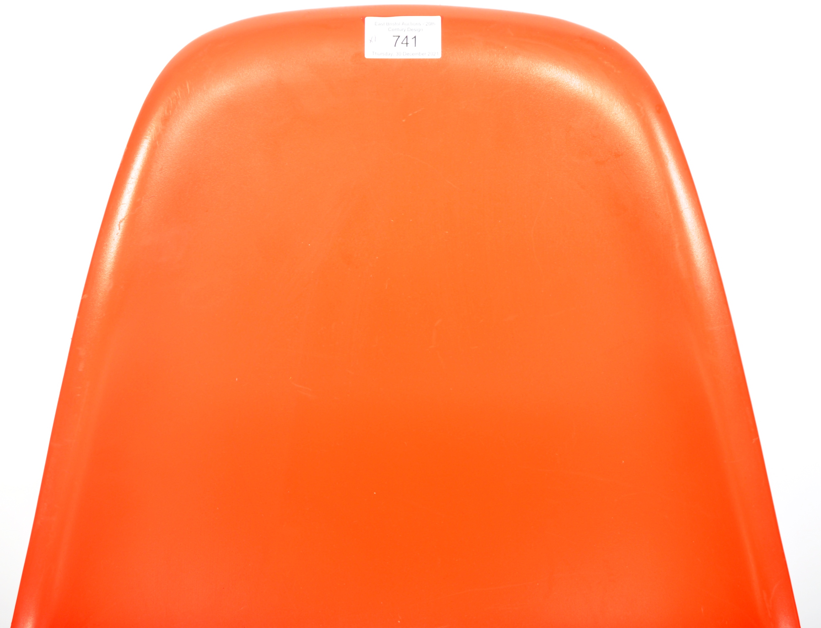CHARLES & RAY EAMES FOR VITRA - DSR EAMES PLASTIC CHAIR - Image 3 of 10
