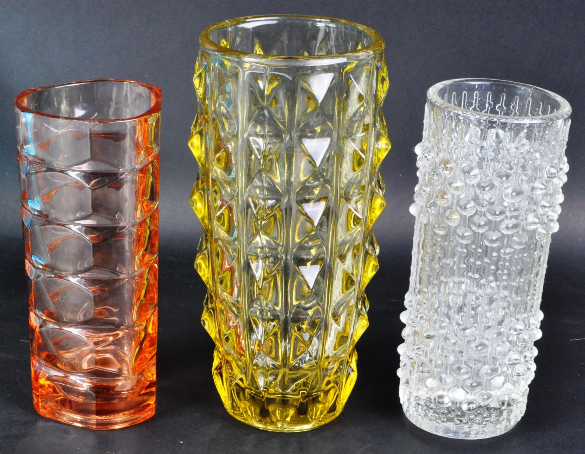 MIXED COLLECTION OF FIVE RETRO DESIGNER GLASS VASES - Bild 5 aus 6