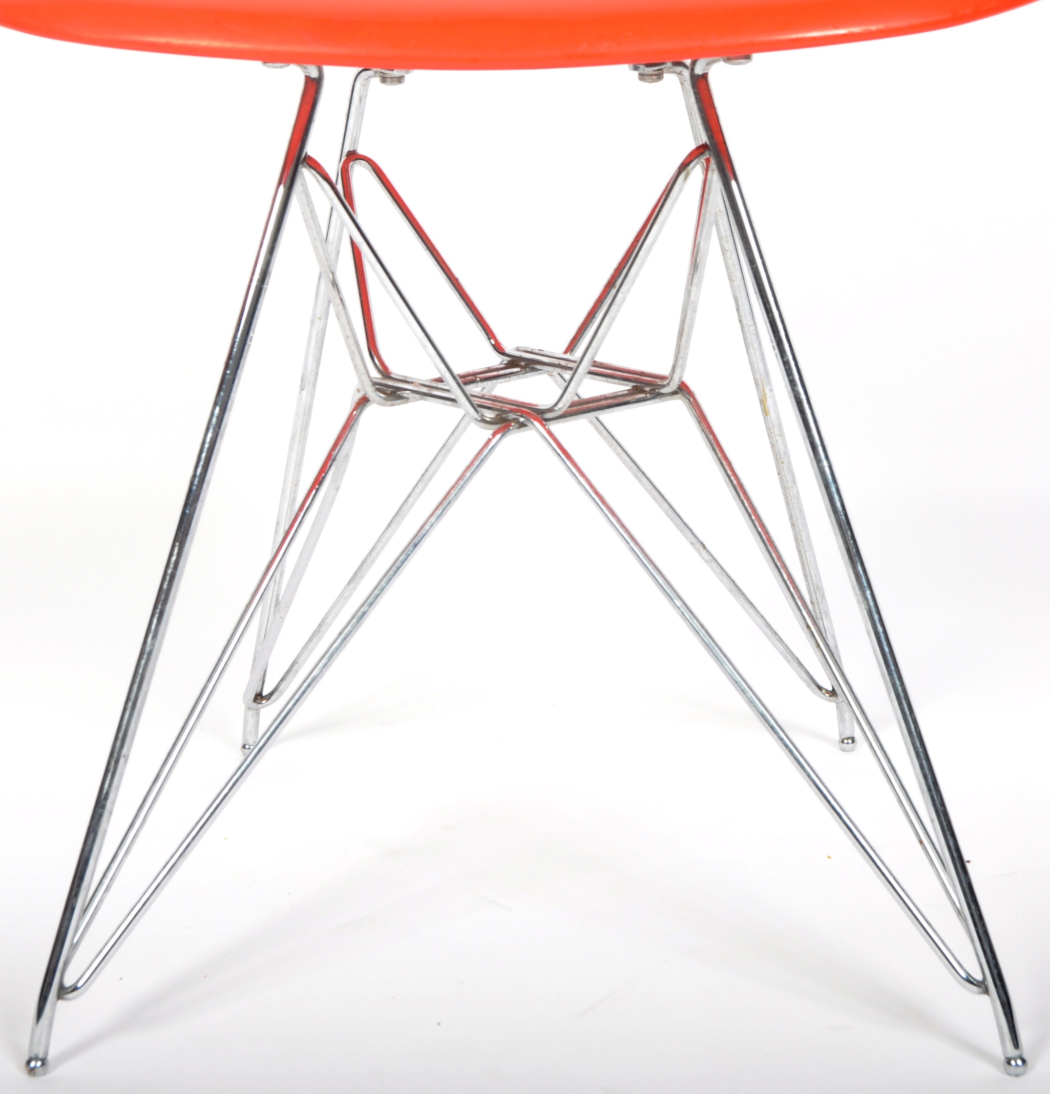 CHARLES & RAY EAMES FOR VITRA - DSR EAMES PLASTIC CHAIR - Image 5 of 10